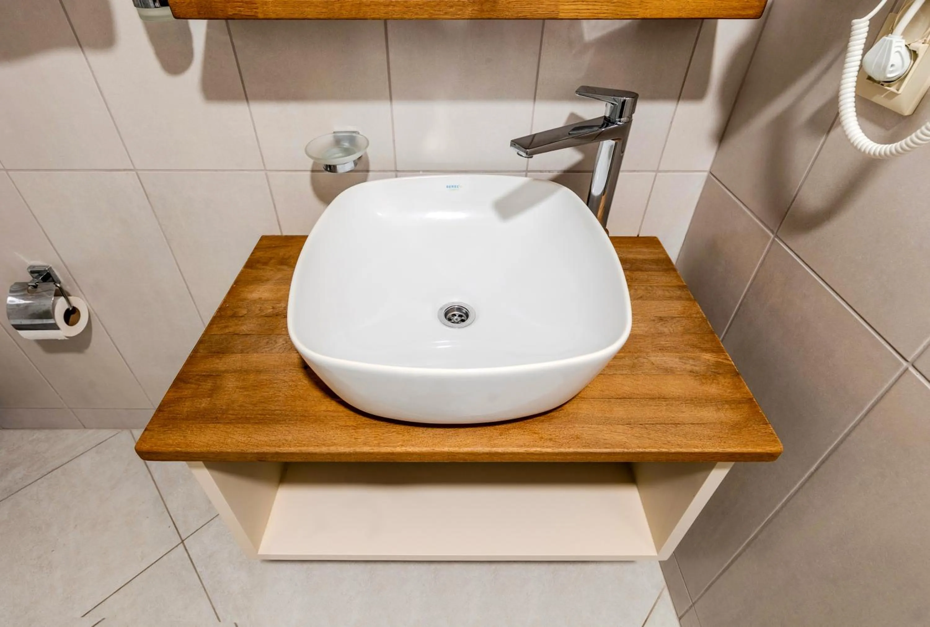 Bathroom in Roys Hotel & Suites