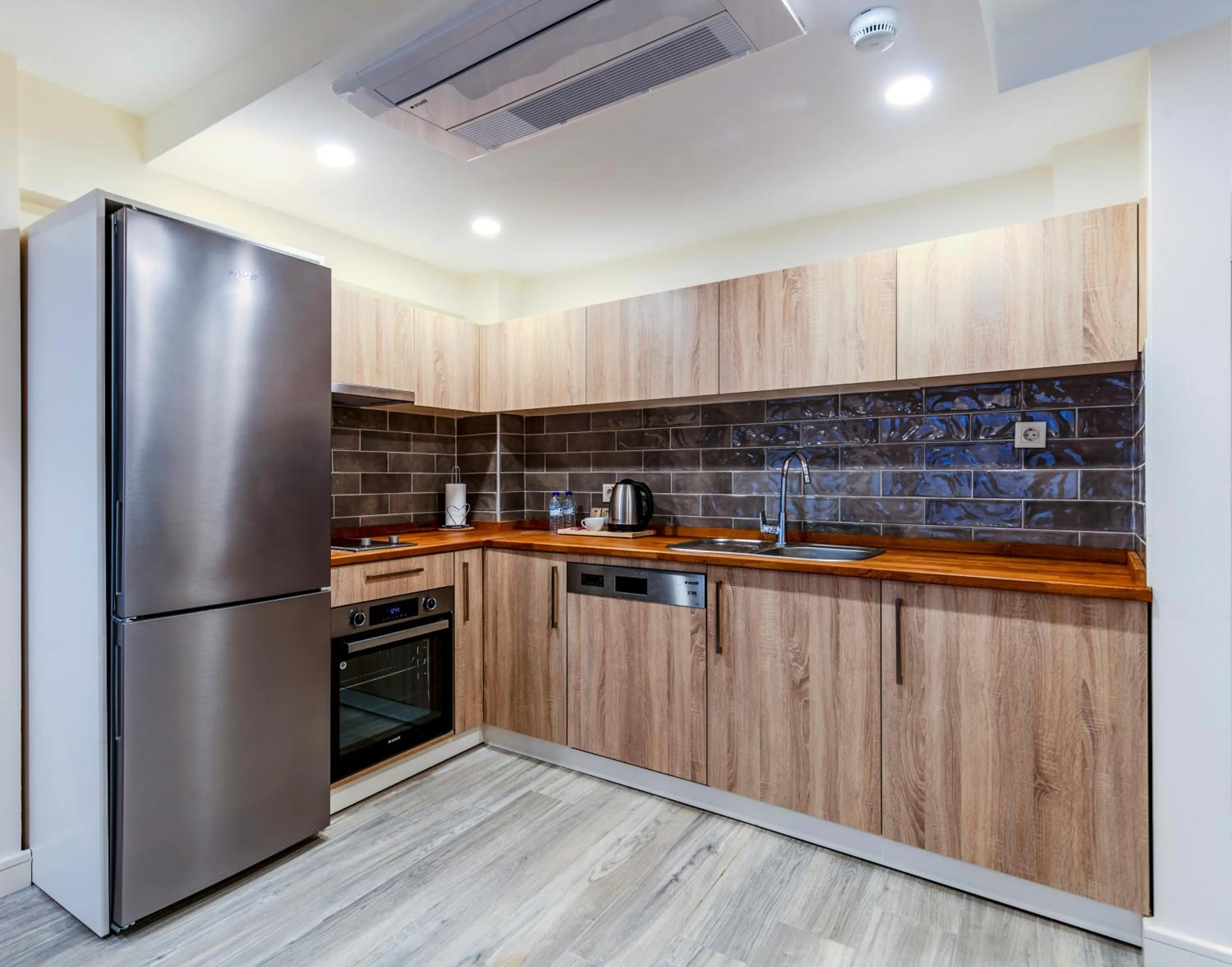 Kitchen or kitchenette in Roys Hotel & Suites