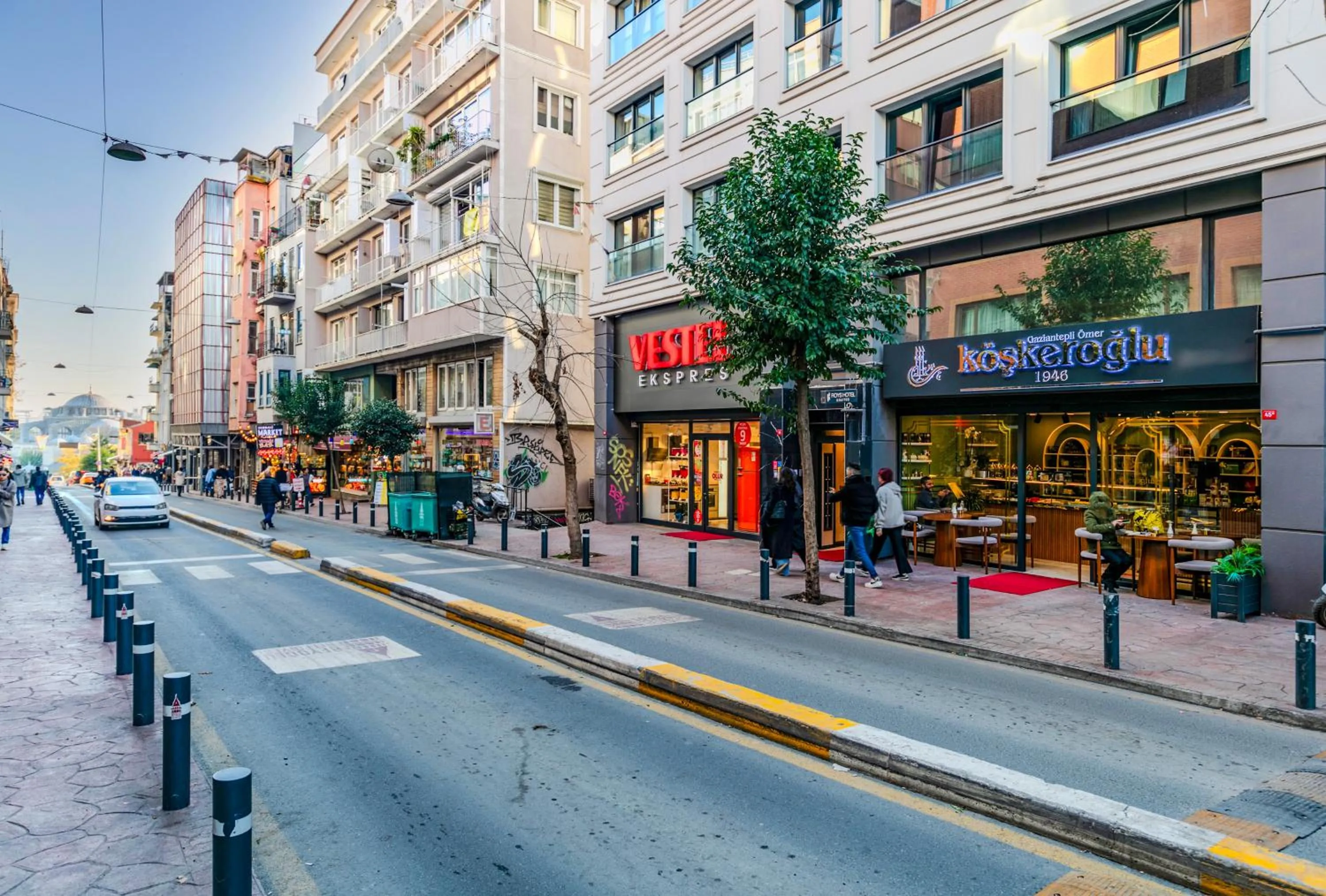 Neighbourhood in Roys Hotel & Suites