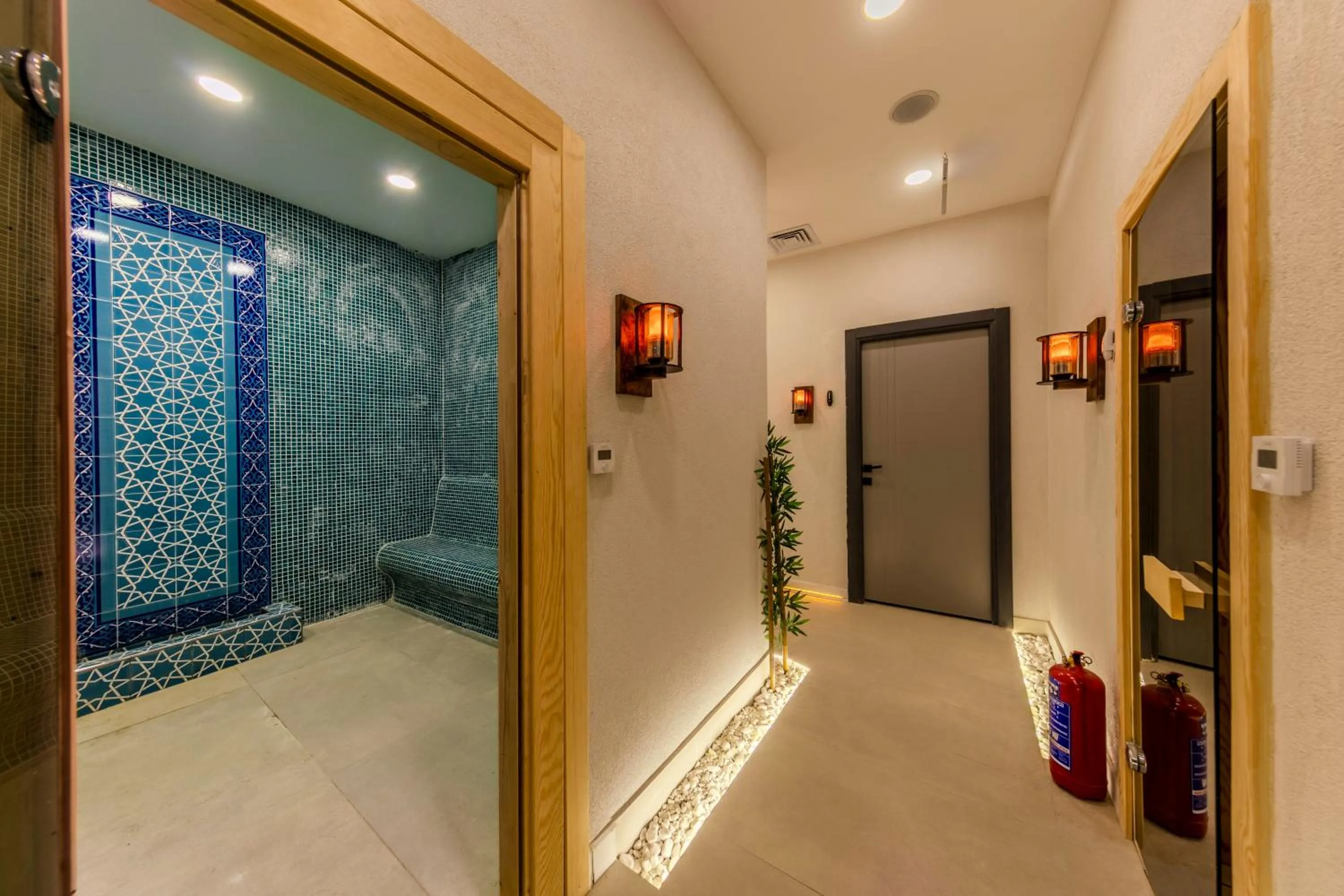 Steam room in Roys Hotel & Suites