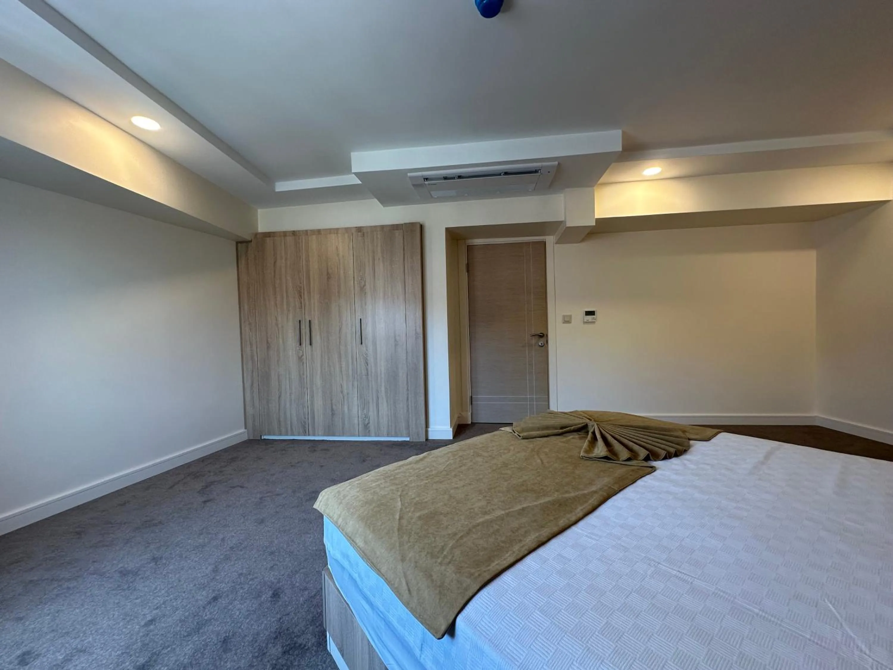 Photo of the whole room, Bed in Roys Hotel & Suites