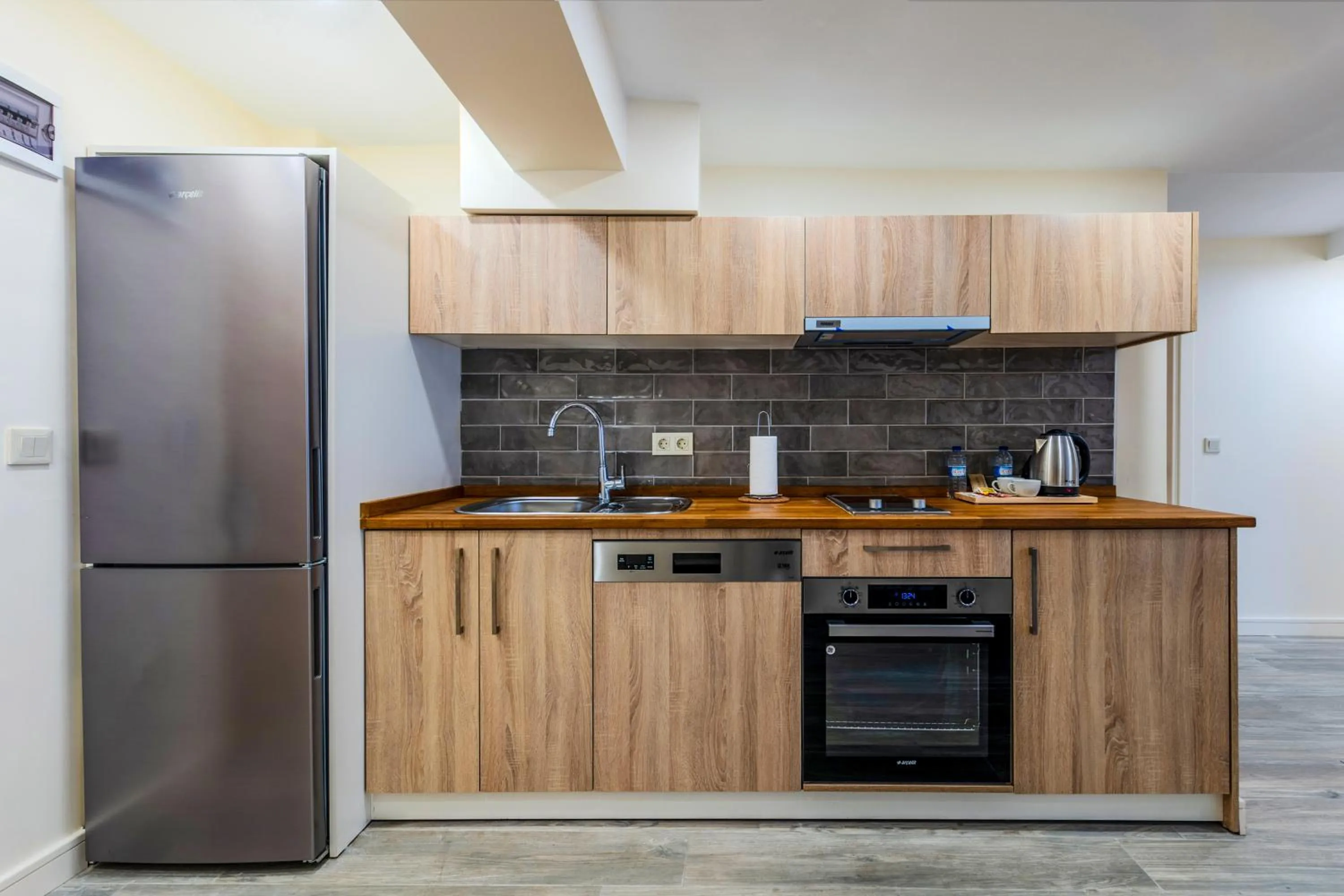 Coffee/tea facilities in Roys Hotel & Suites