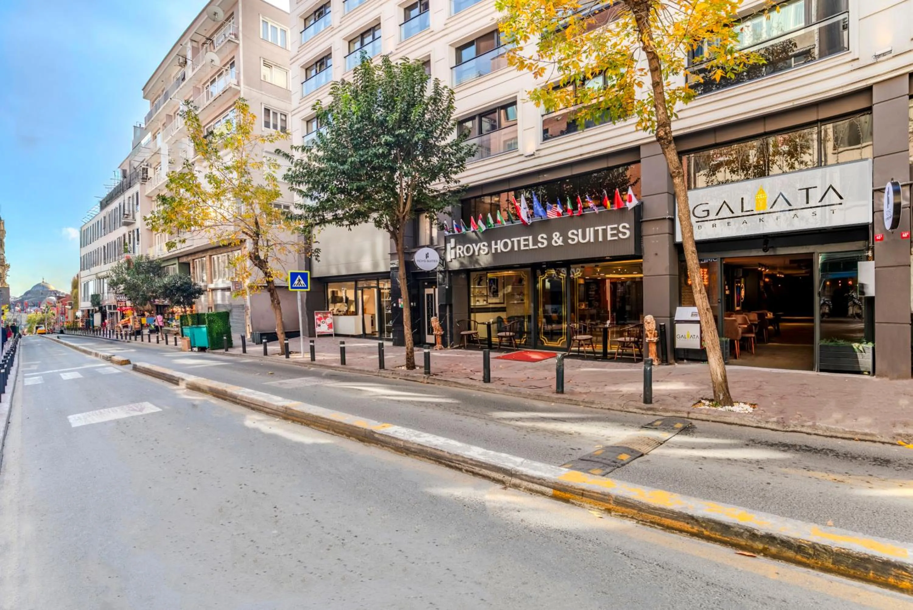 Facade/entrance in Roys Hotel & Suites