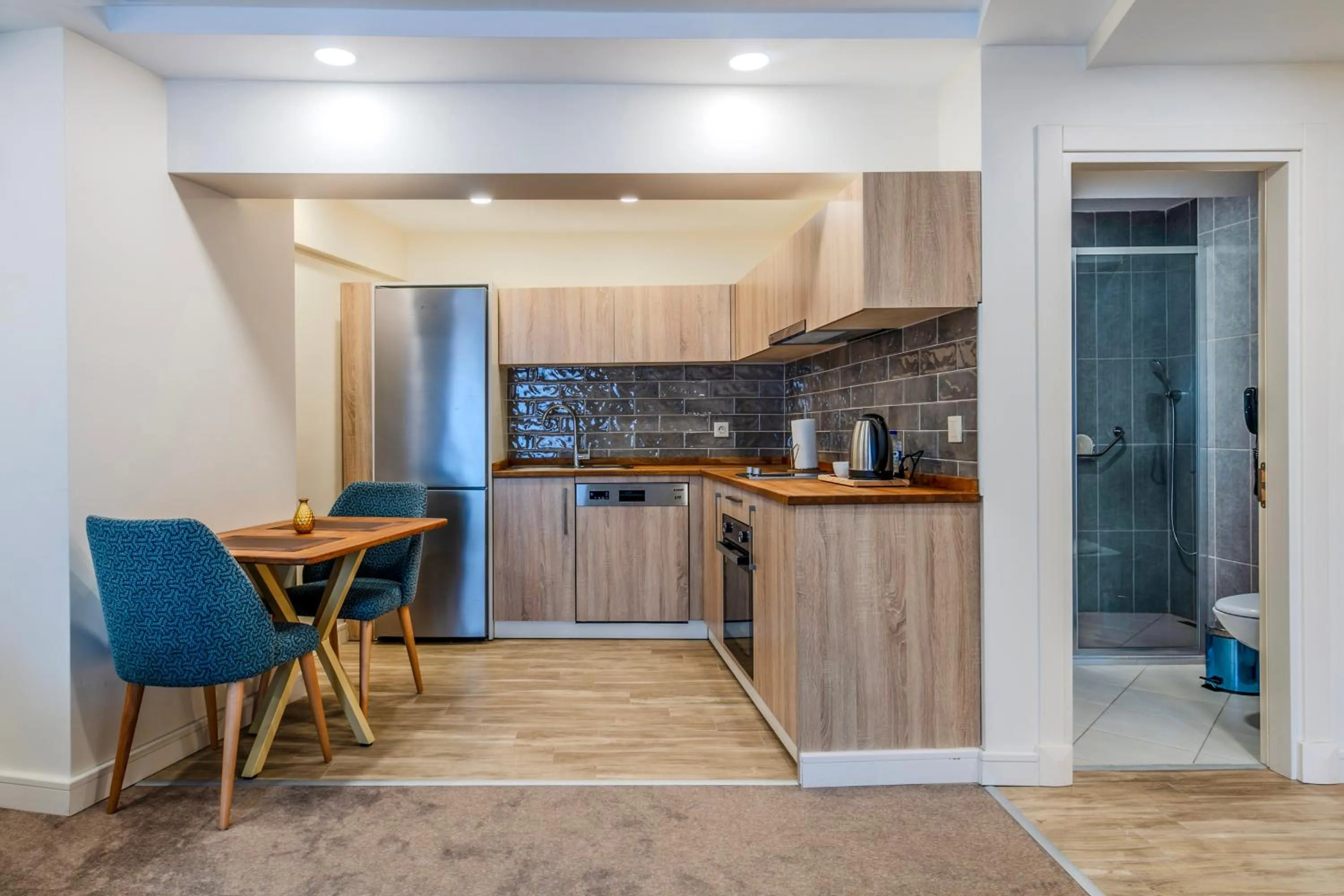 Kitchen or kitchenette in Roys Hotel & Suites