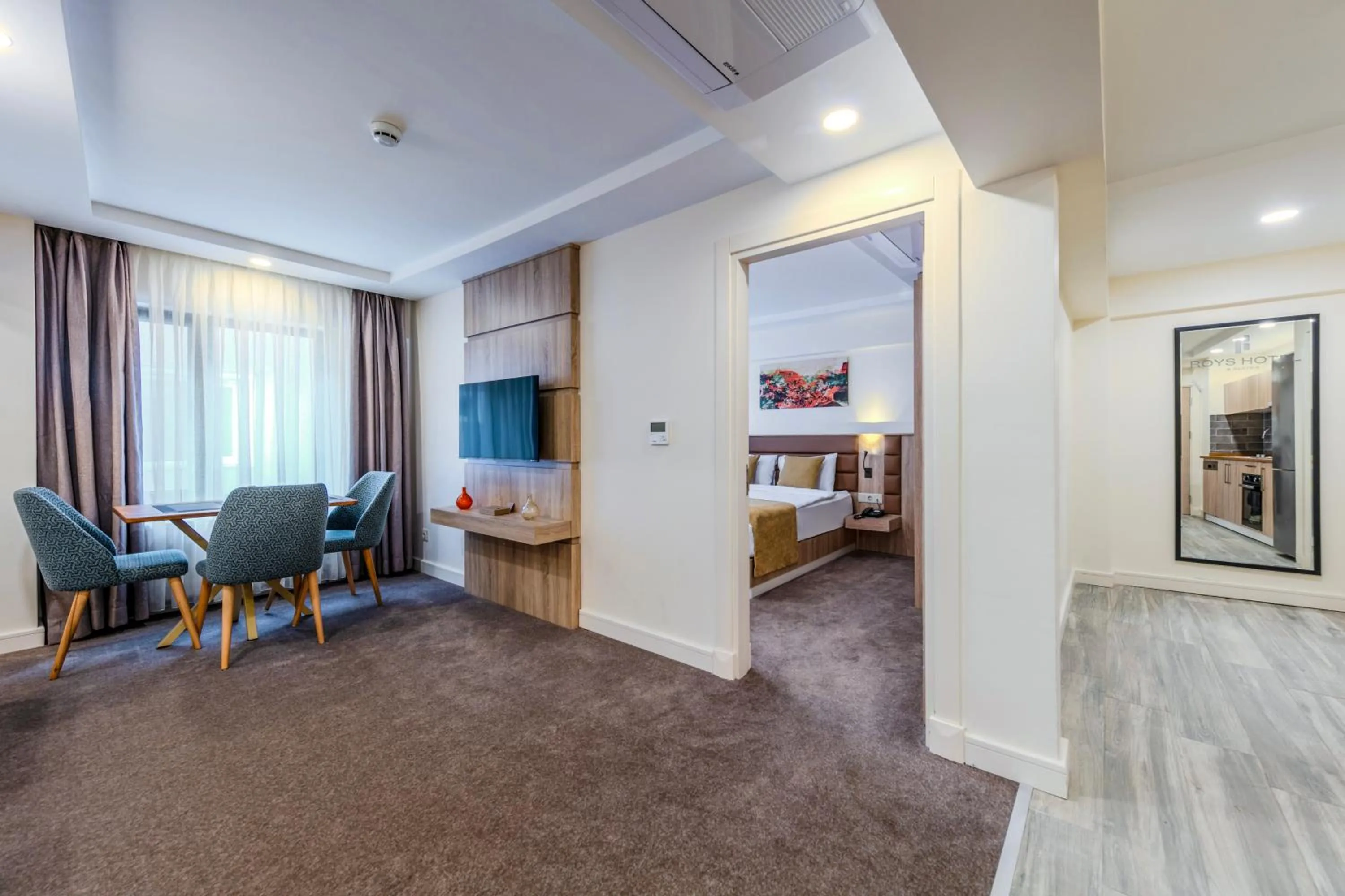 Communal lounge/ TV room, Bed in Roys Hotel & Suites