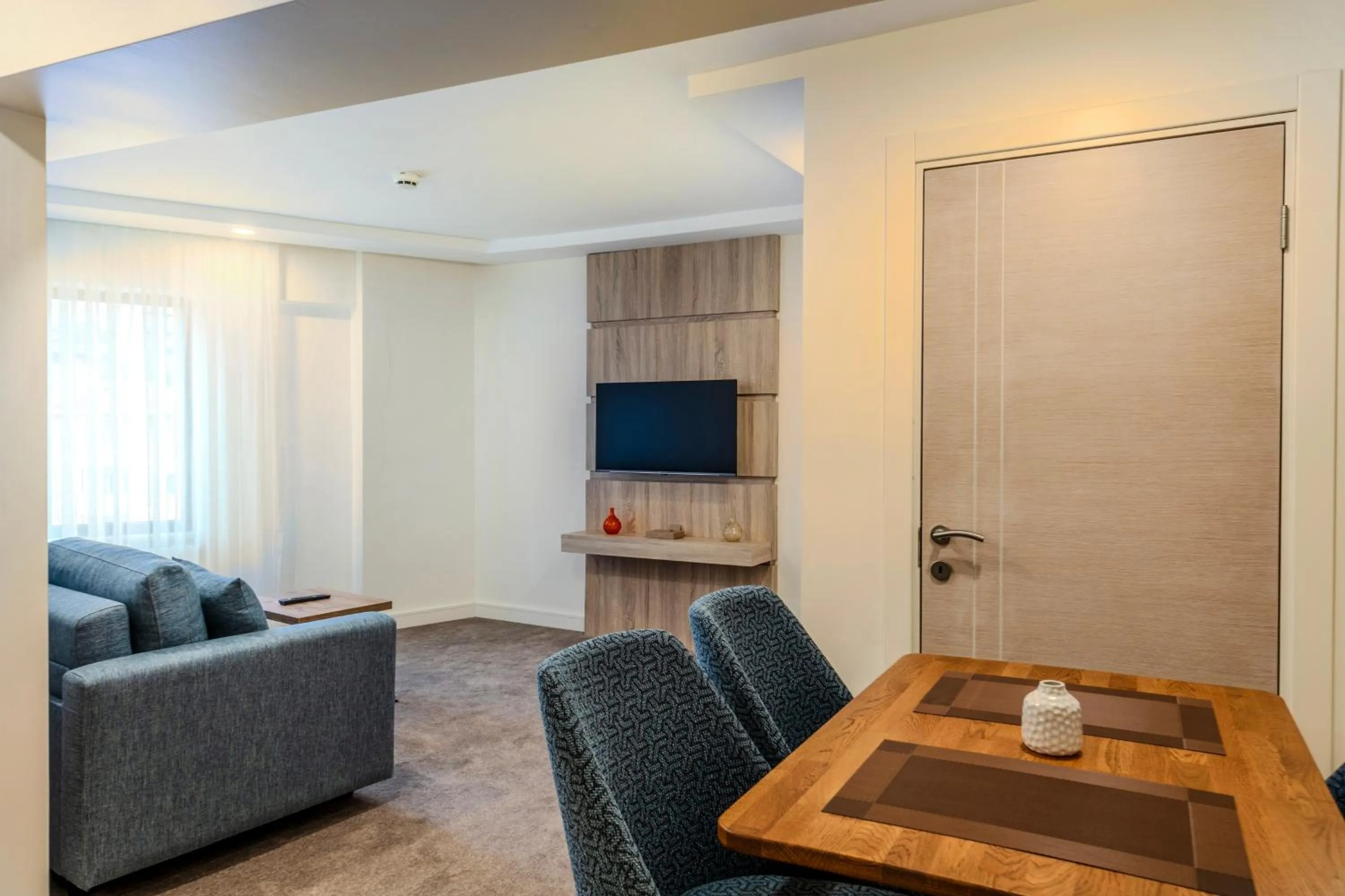 Communal lounge/ TV room in Roys Hotel & Suites