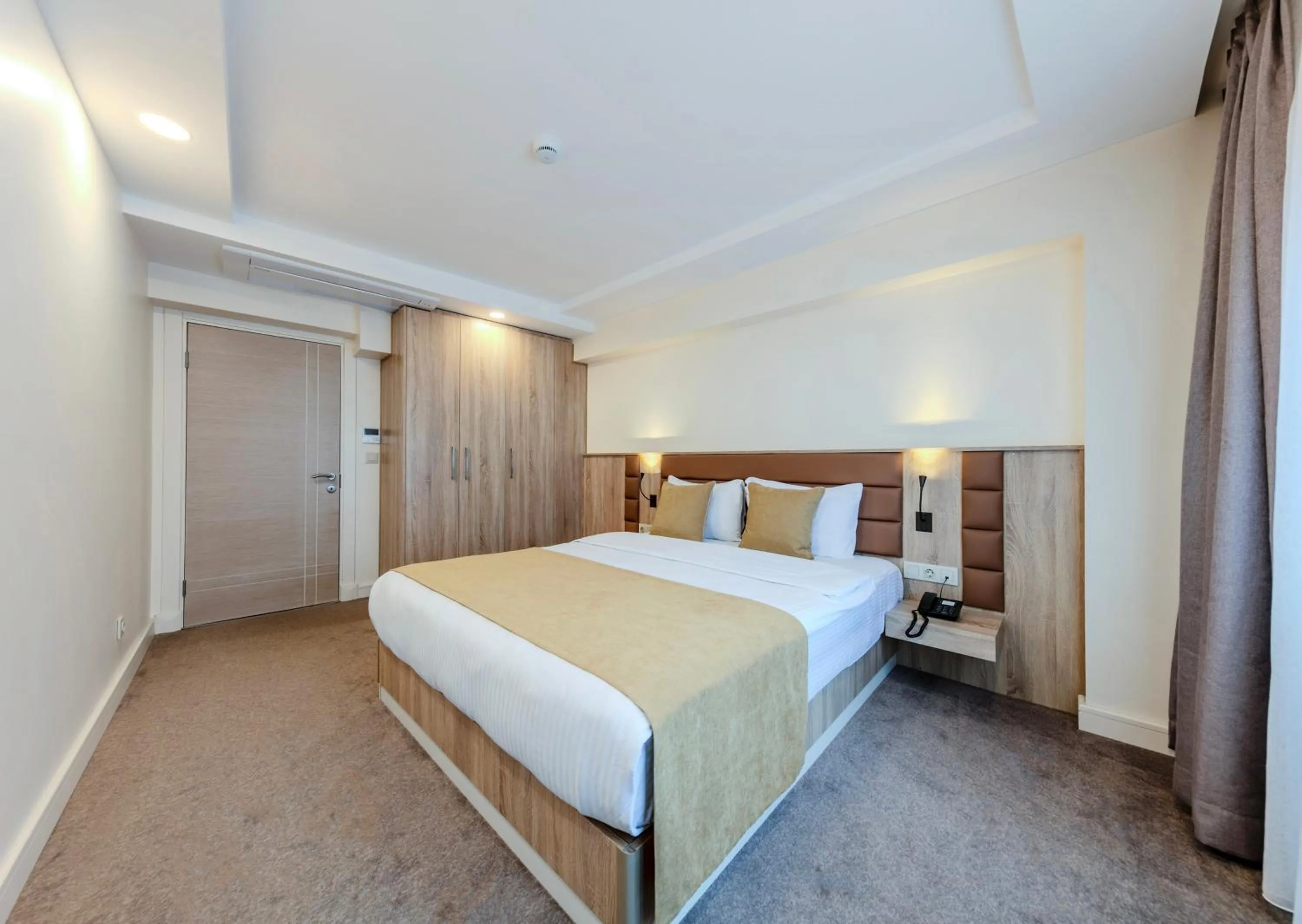 Bed in Roys Hotel & Suites