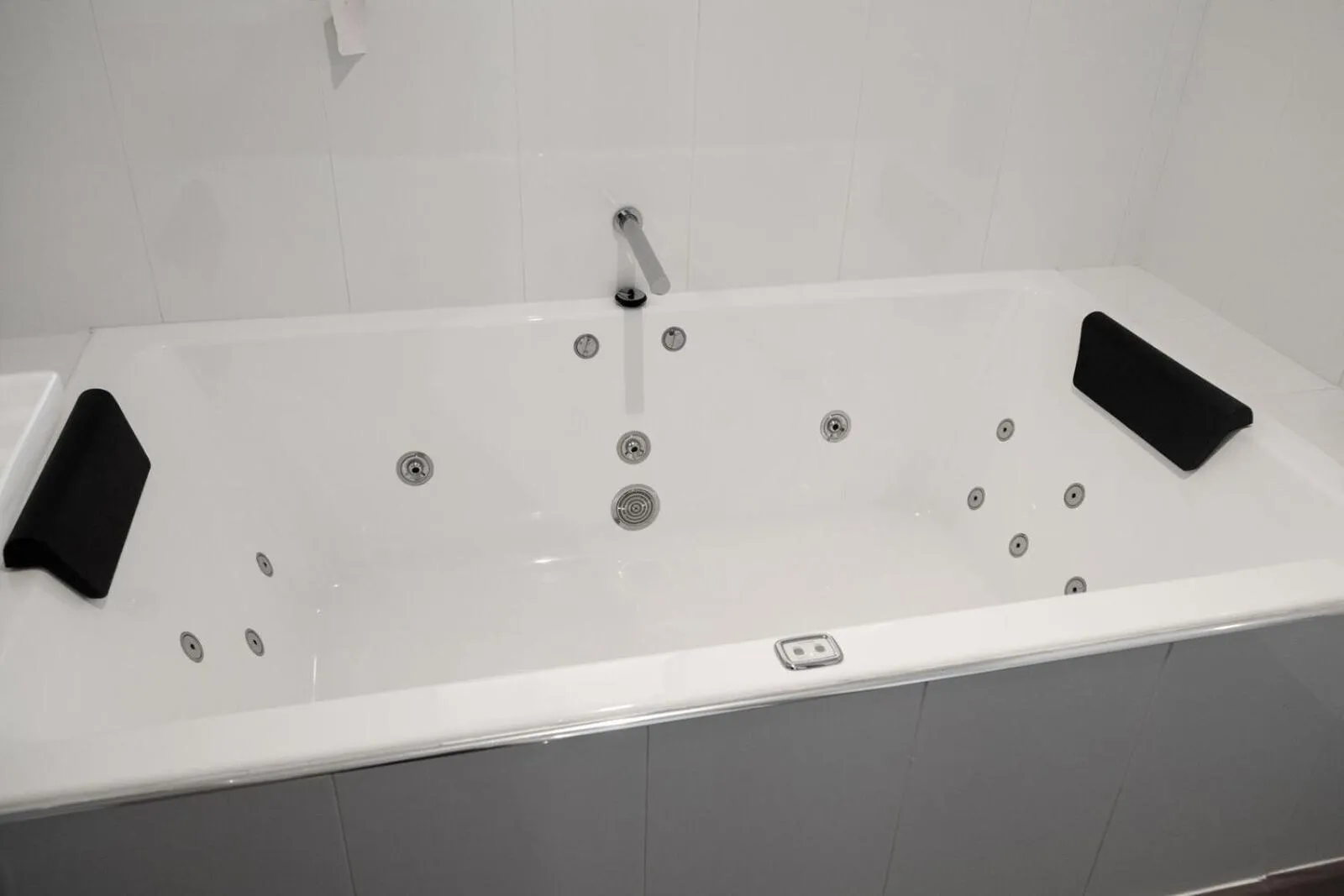 Bath in Apartments on Tolmie