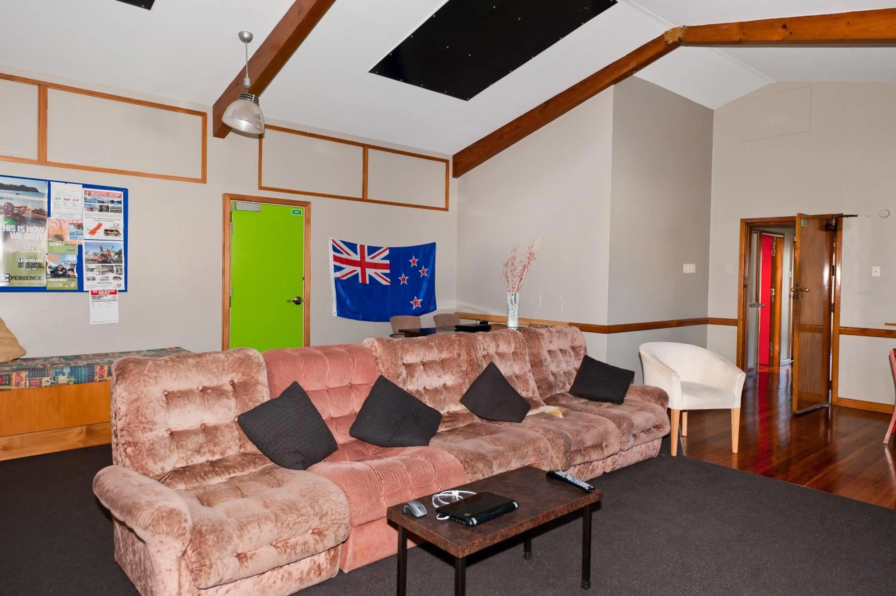 Communal lounge/ TV room in 85 on Bealey