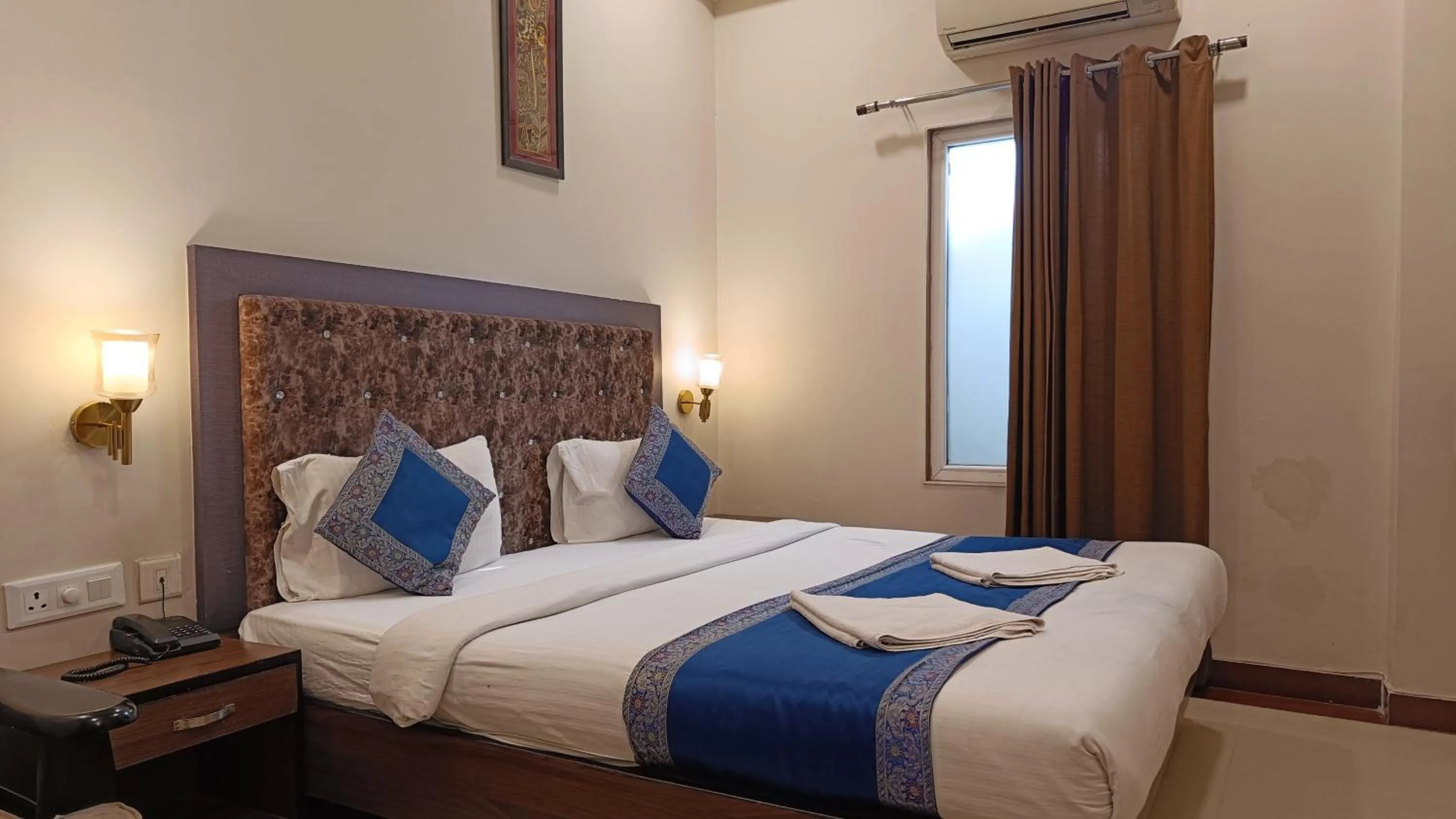 Bed in HVH Kashi Vishwanath - 400 meters from Kashi Vishwanath Temple & Ganga Aarti Ghat