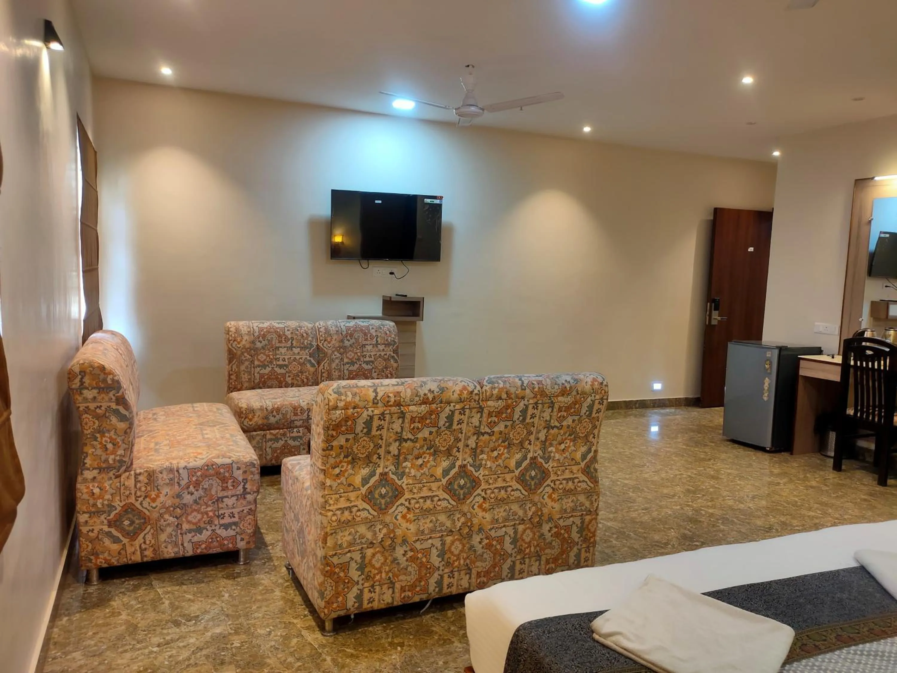 Living room in HVH Kashi Vishwanath - 400 meters from Kashi Vishwanath Temple & Ganga Aarti Ghat