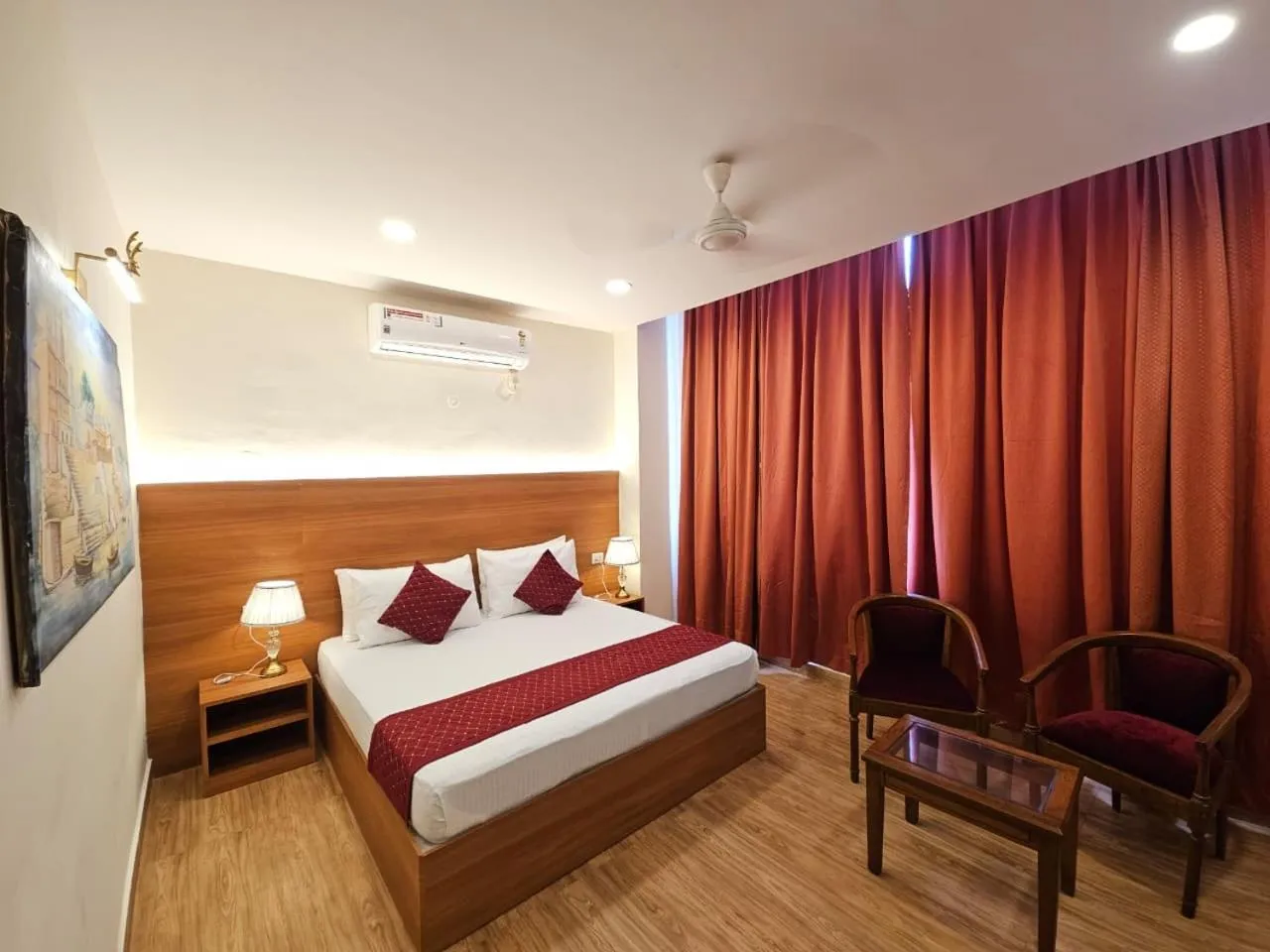 Photo of the whole room, Bed in The Retreat