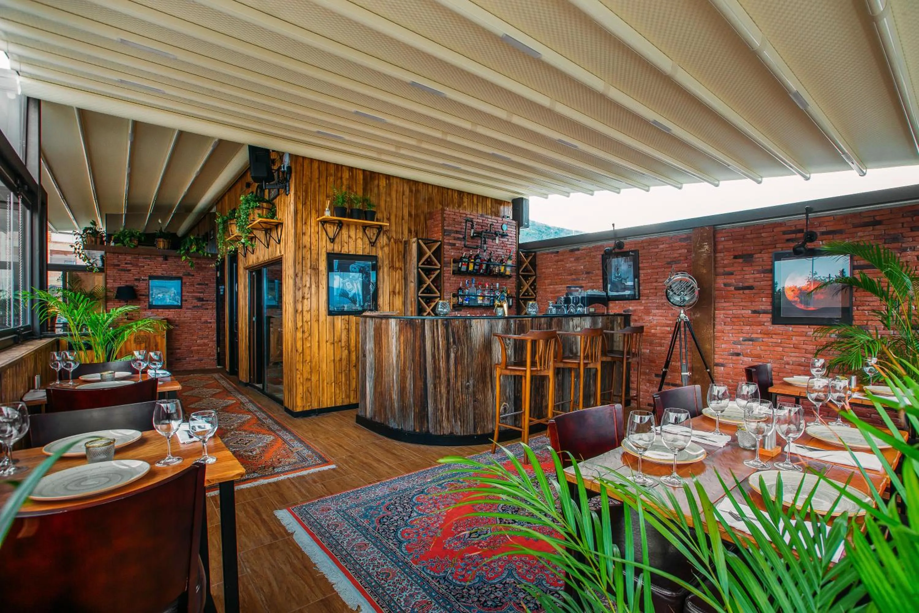 Restaurant/places to eat in Urban Boutique Hotel