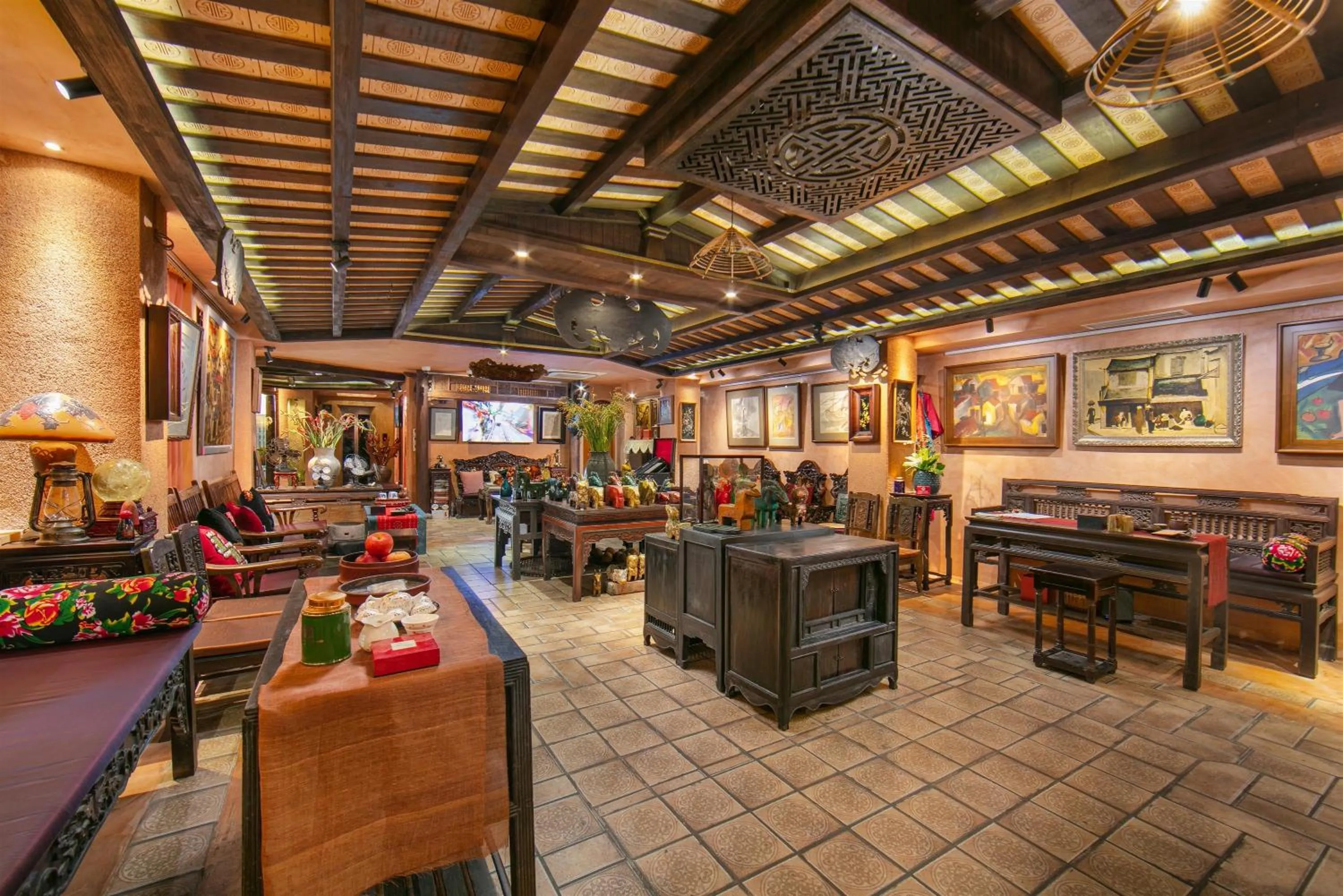 Communal lounge/ TV room in Kecho Legacy Hotel Hanoi & Spa