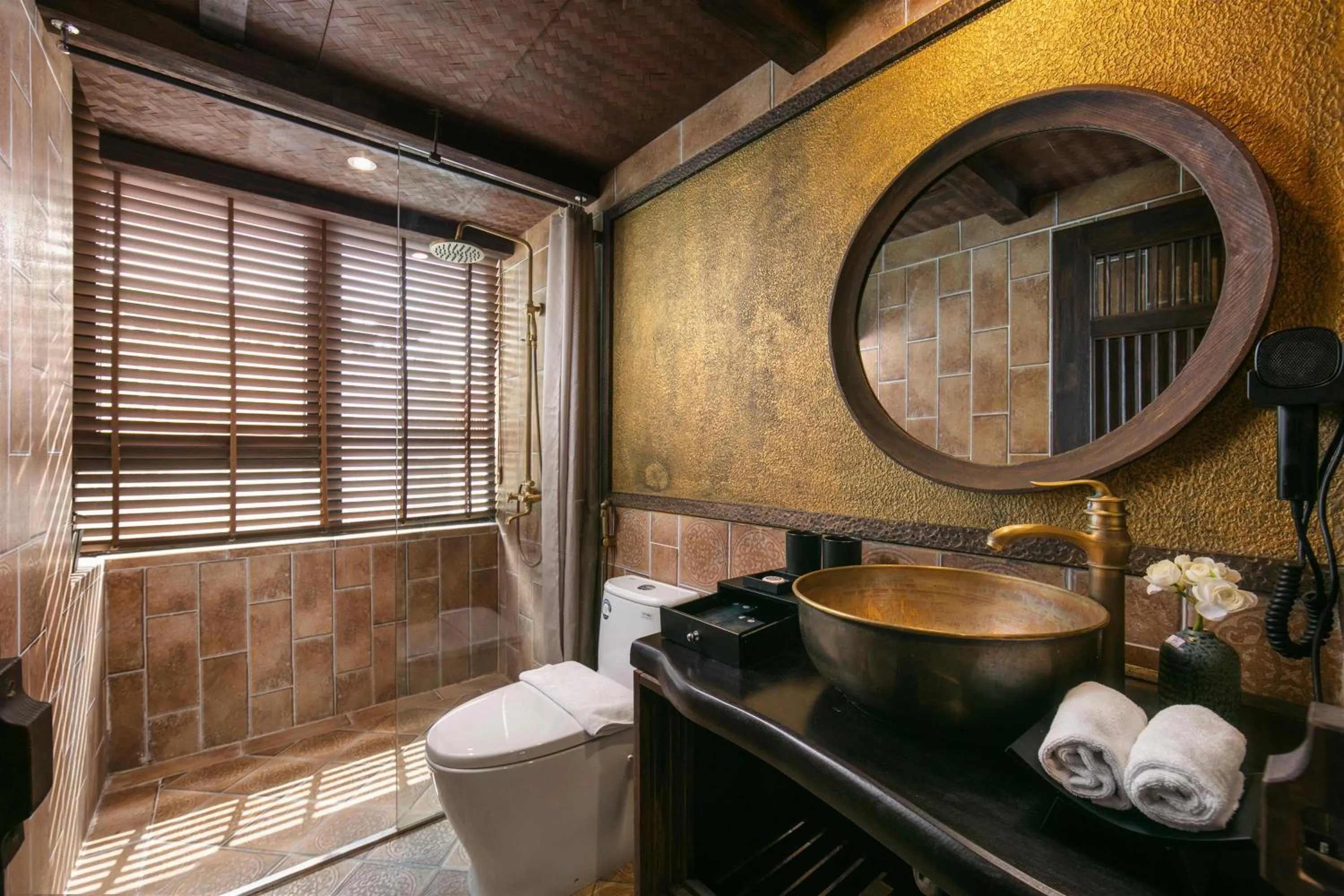 Shower in Kecho Legacy Hotel Hanoi & Spa