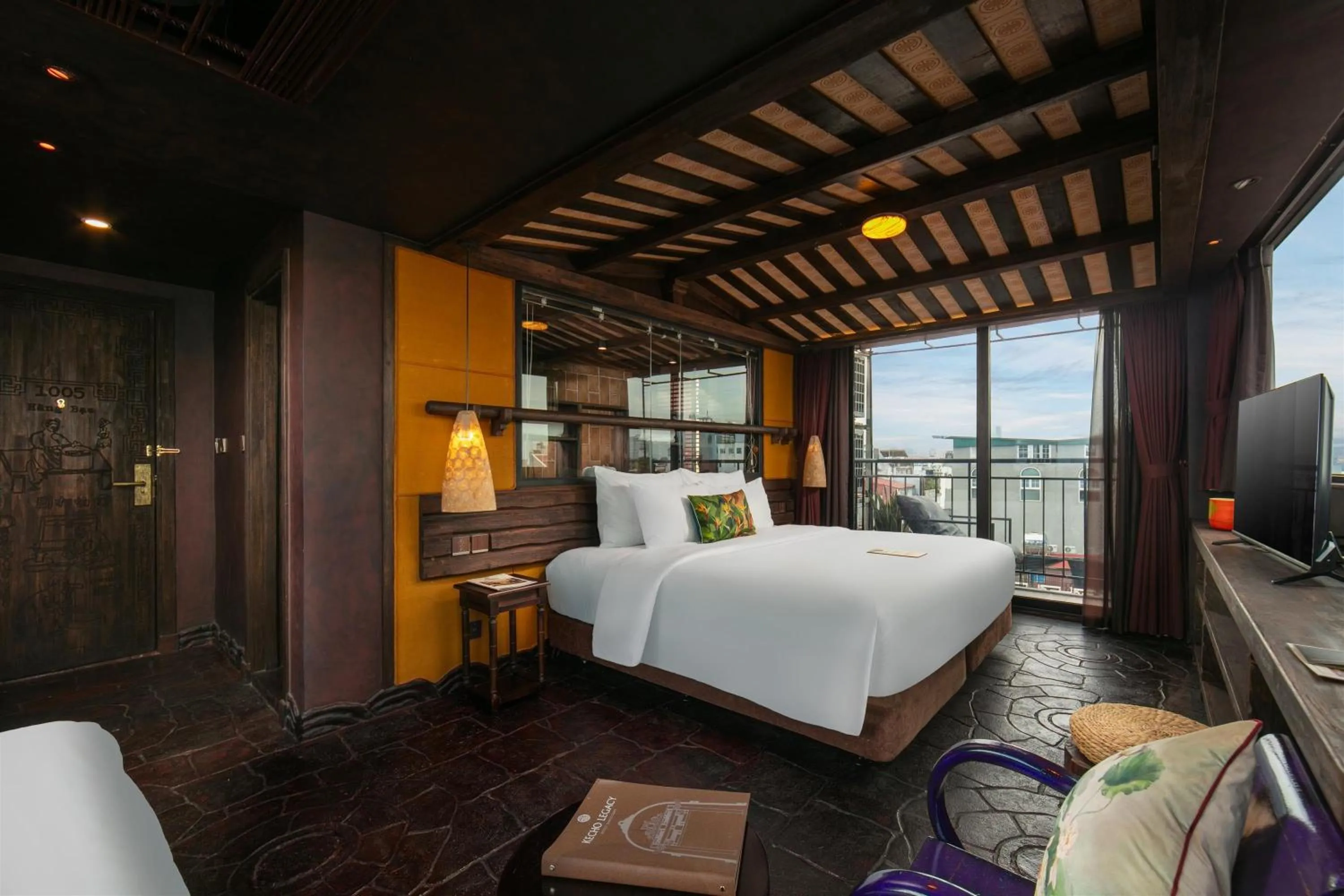 Communal lounge/ TV room, Bed in Kecho Legacy Hotel Hanoi & Spa