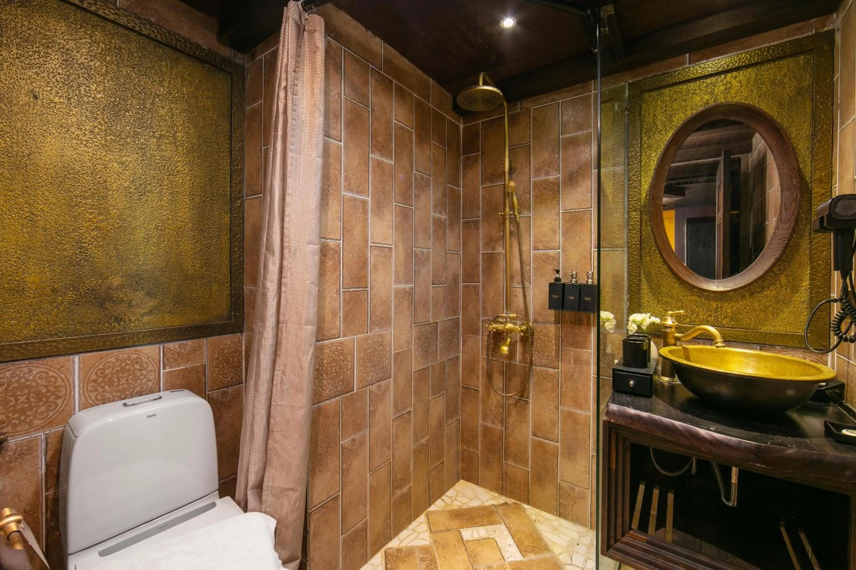 Shower in Kecho Legacy Hotel Hanoi & Spa