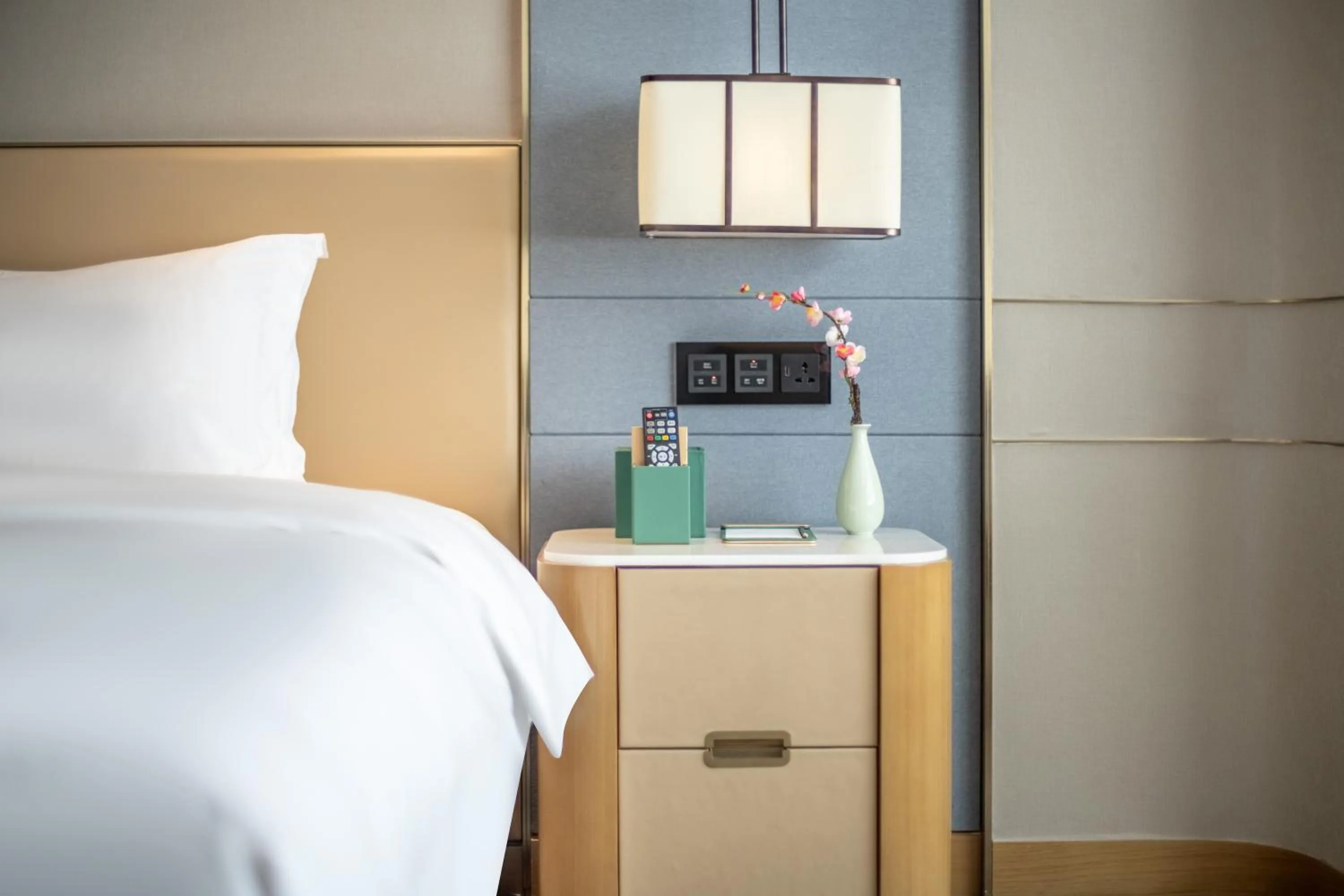 Bed in YTL OuYue International Hotel