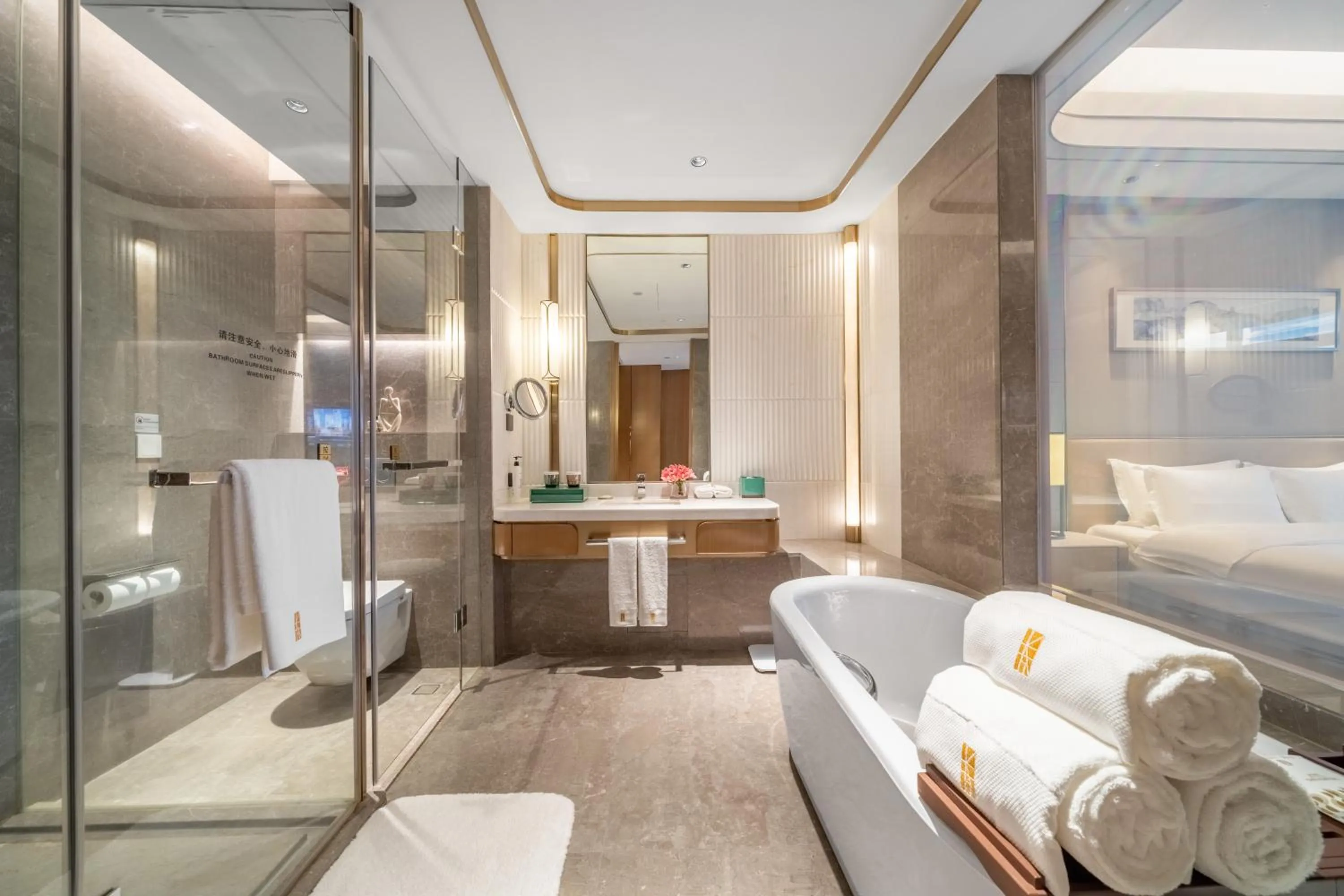 Bed in YTL OuYue International Hotel