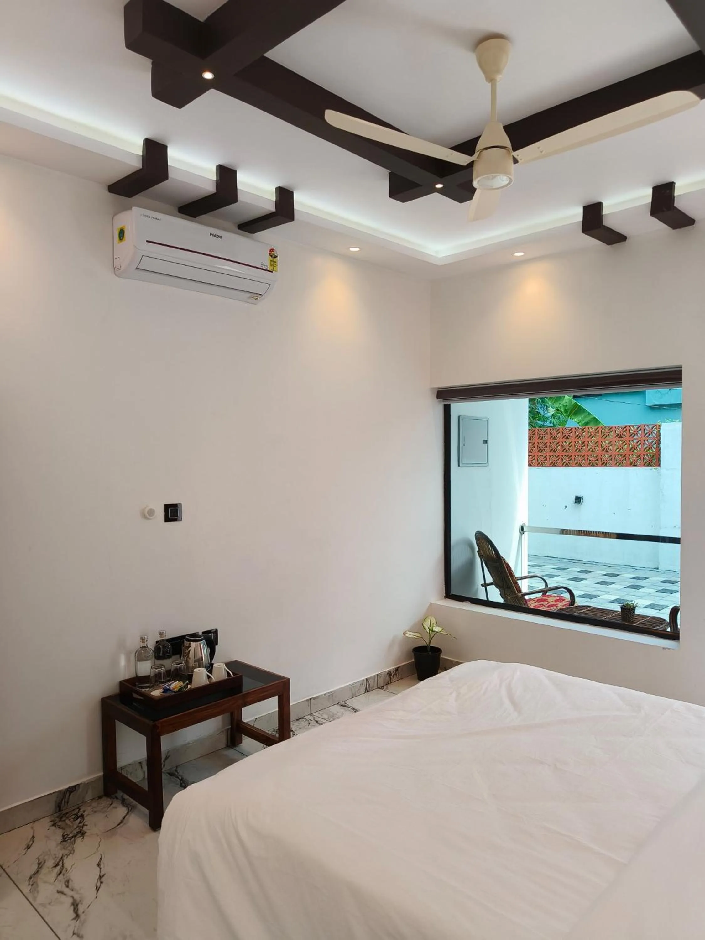 View (from property/room), Bed in Wavealokam Beach Retreat