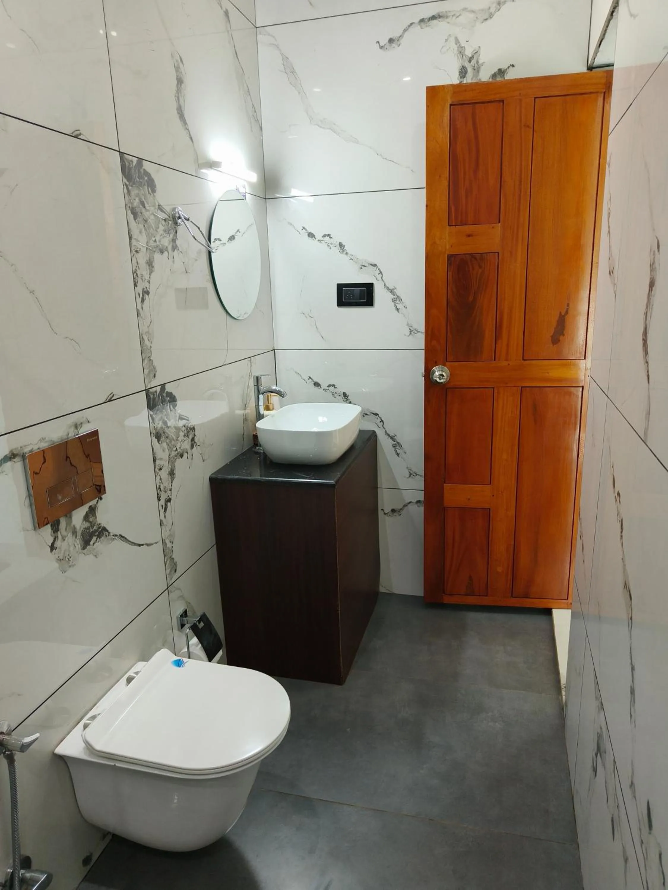 Toilet in Wavealokam Beach Retreat