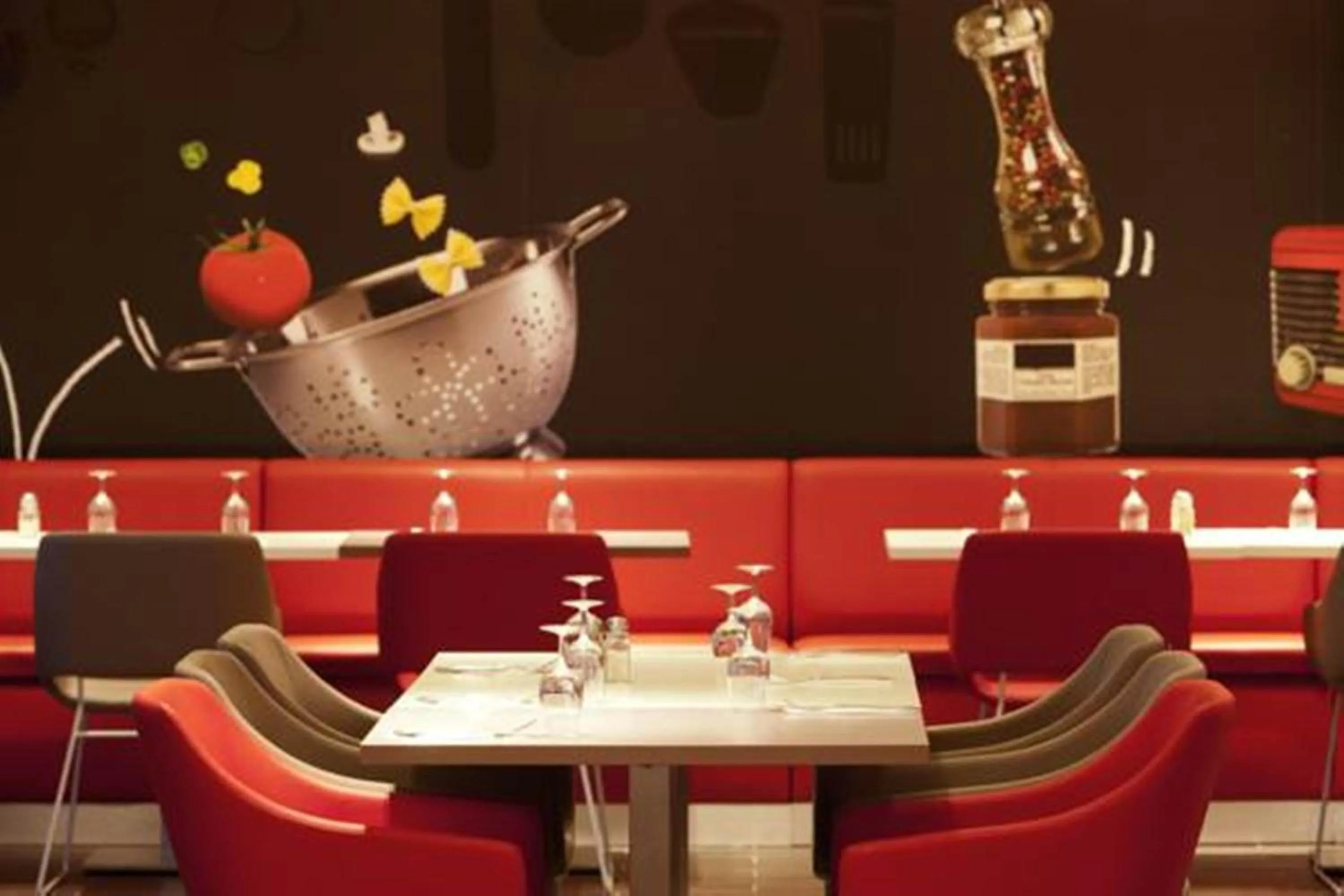 Restaurant/places to eat in Ibis Bata