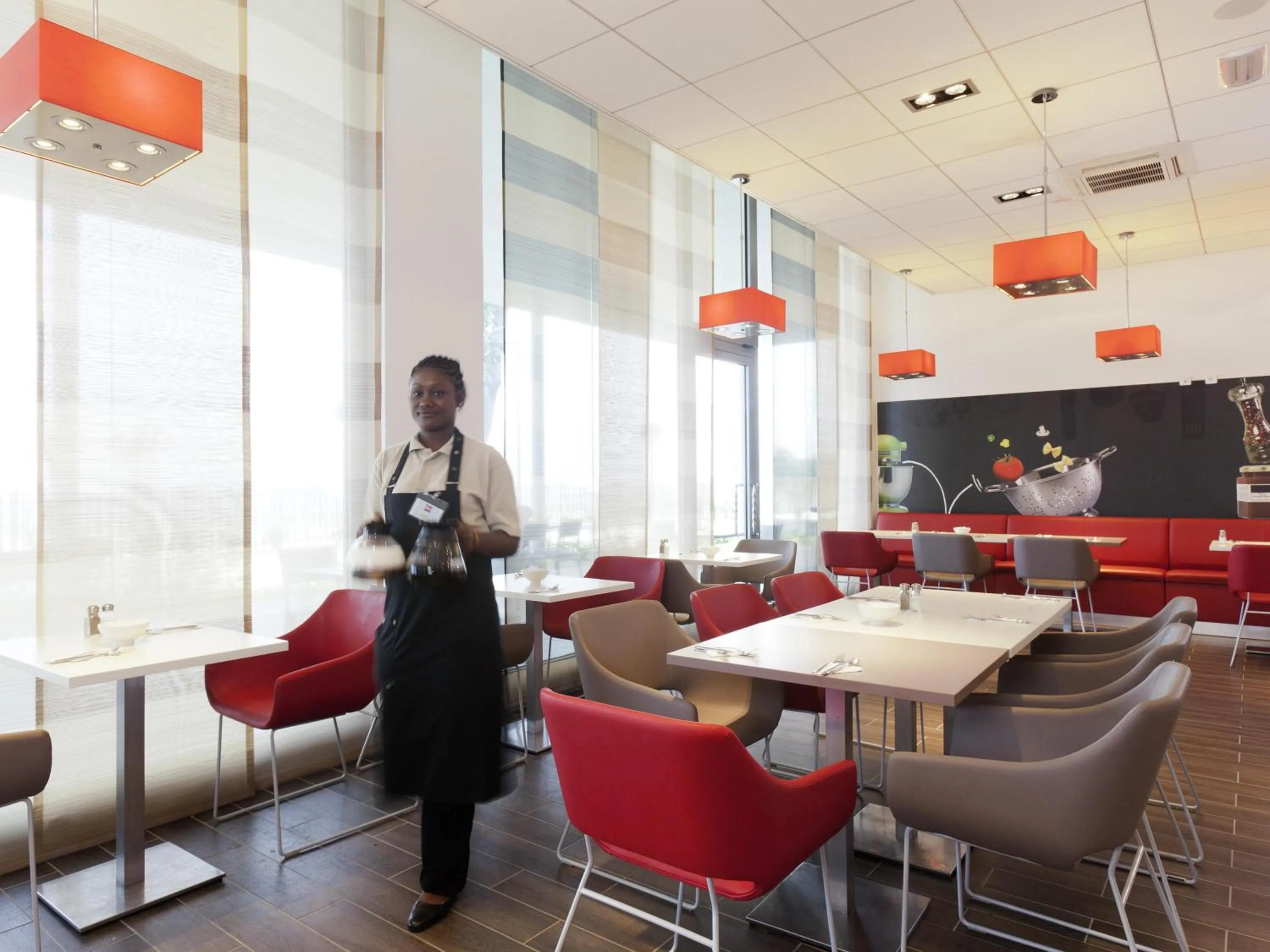 Restaurant/places to eat in Ibis Bata