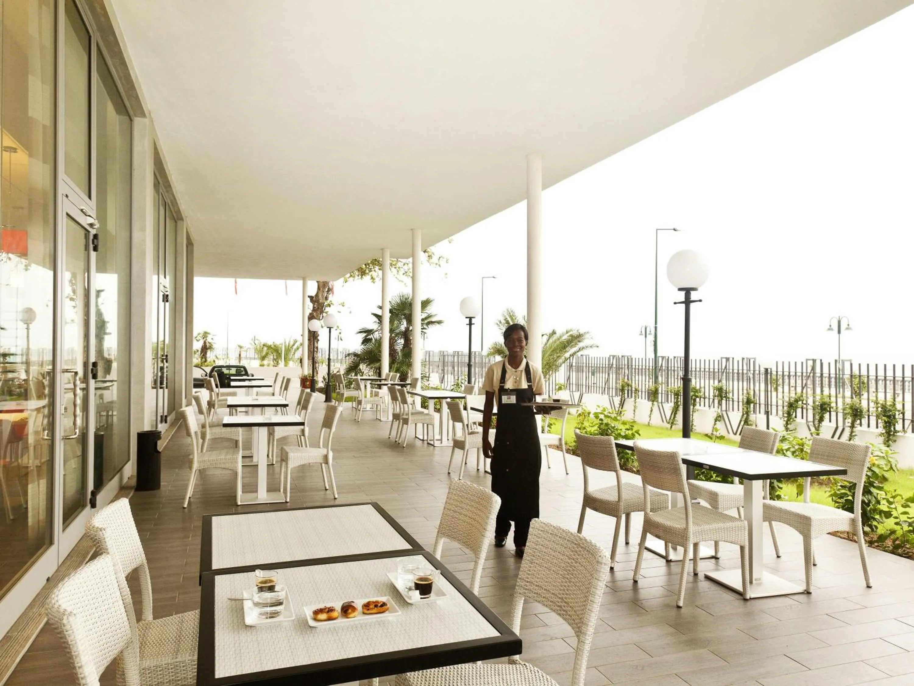 Restaurant/places to eat in Ibis Bata