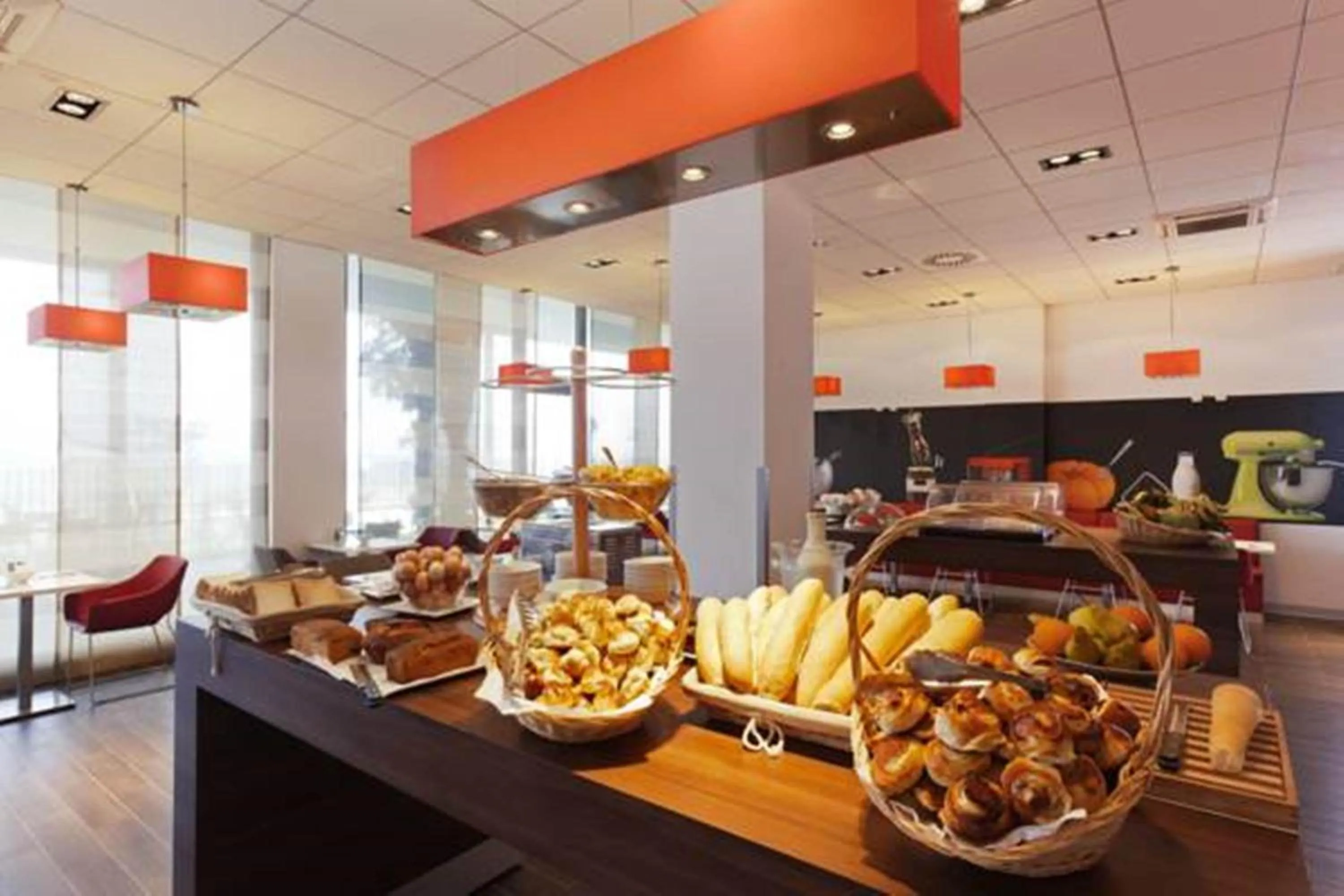 Restaurant/places to eat in Ibis Bata