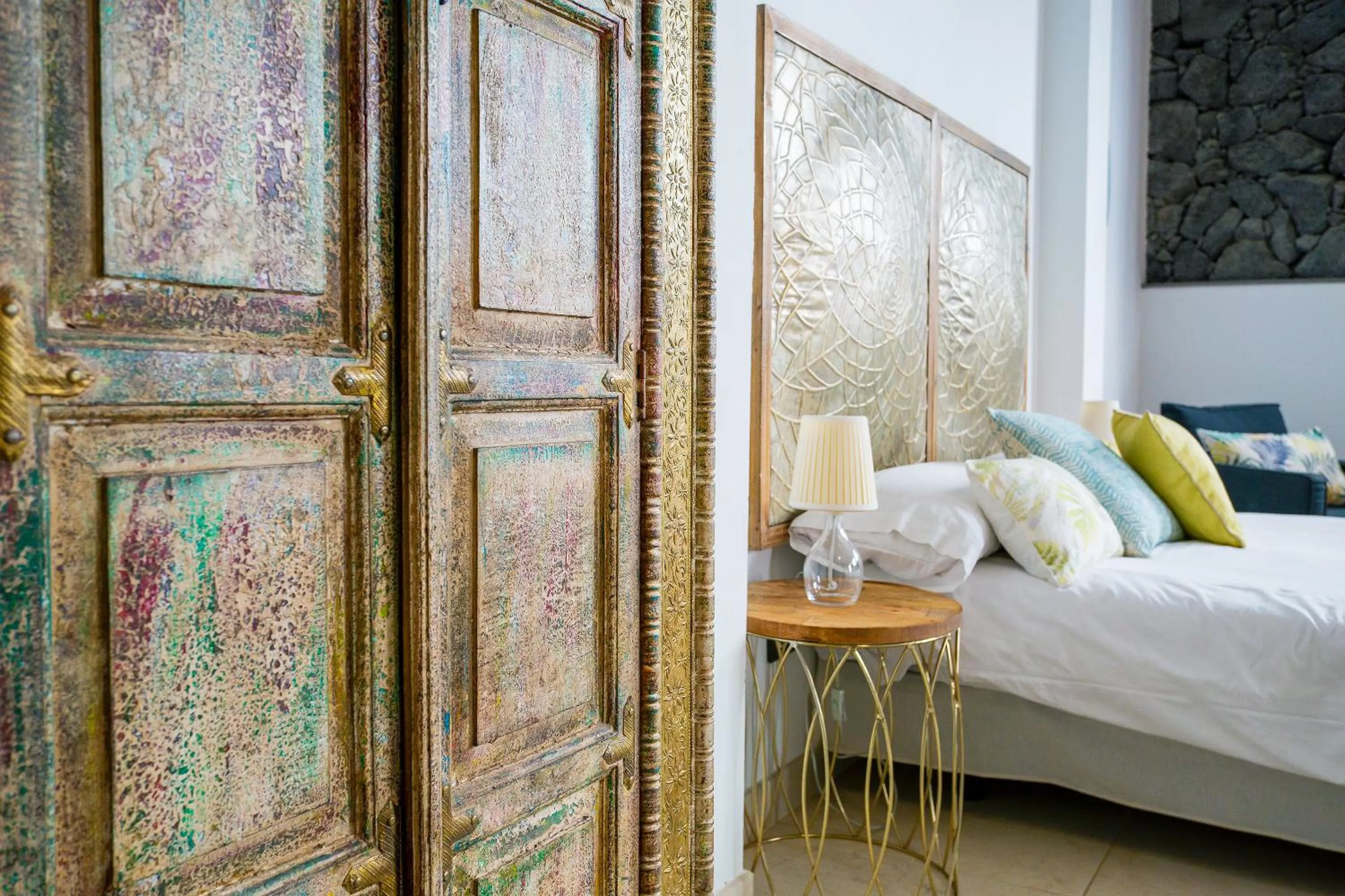 Photo of the whole room, Bed in El Charco Suites