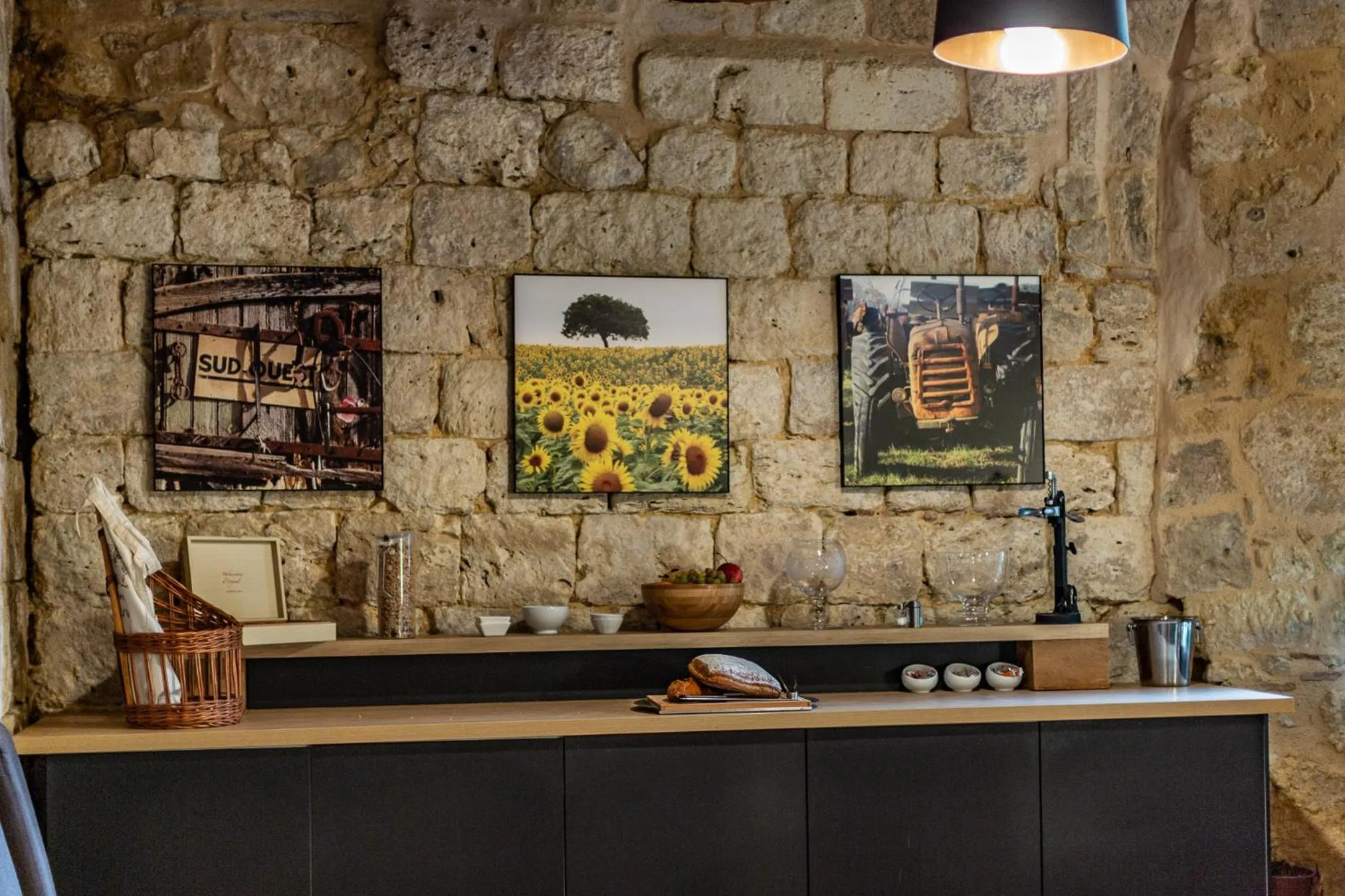 Decorative detail in Le Castel Pierre - 7ch&7sdb avec clim, piscine XL, salle fitness et sauna pour 18 personnes