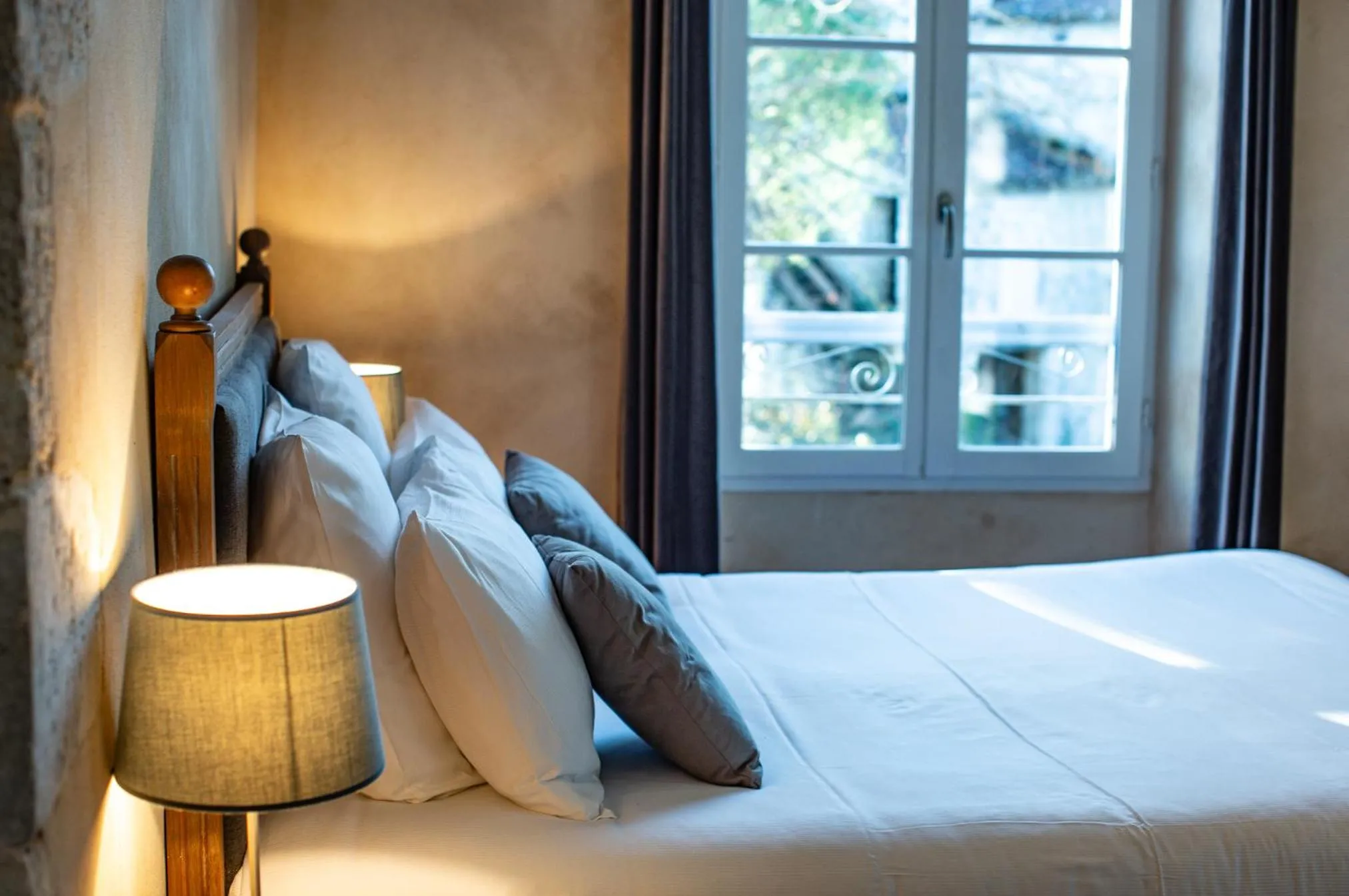 Bed in Le Castel Pierre - 7ch&7sdb avec clim, piscine XL, salle fitness et sauna pour 18 personnes