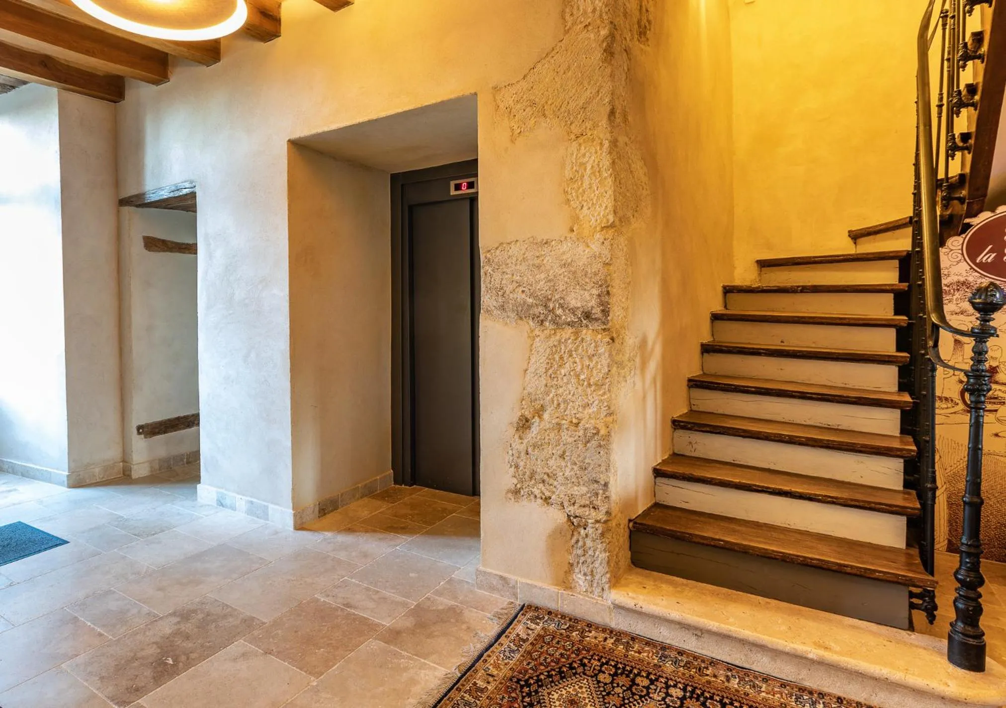 Lobby or reception in Le Castel Pierre - 7ch&7sdb avec clim, piscine XL, salle fitness et sauna pour 18 personnes