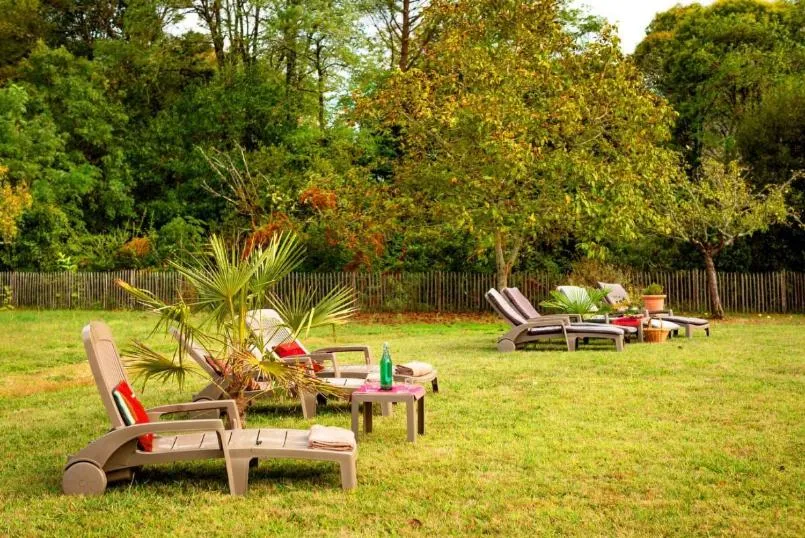 sunbed in Le Castel Pierre - 7ch&7sdb avec clim, piscine XL, salle fitness et sauna pour 18 personnes