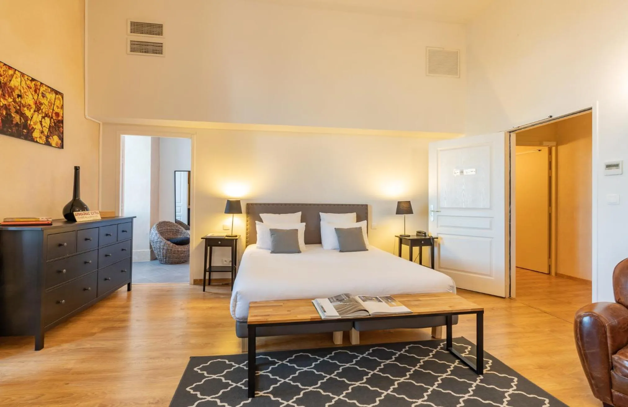 Bed in Le Castel Pierre - 7ch&7sdb avec clim, piscine XL, salle fitness et sauna pour 18 personnes