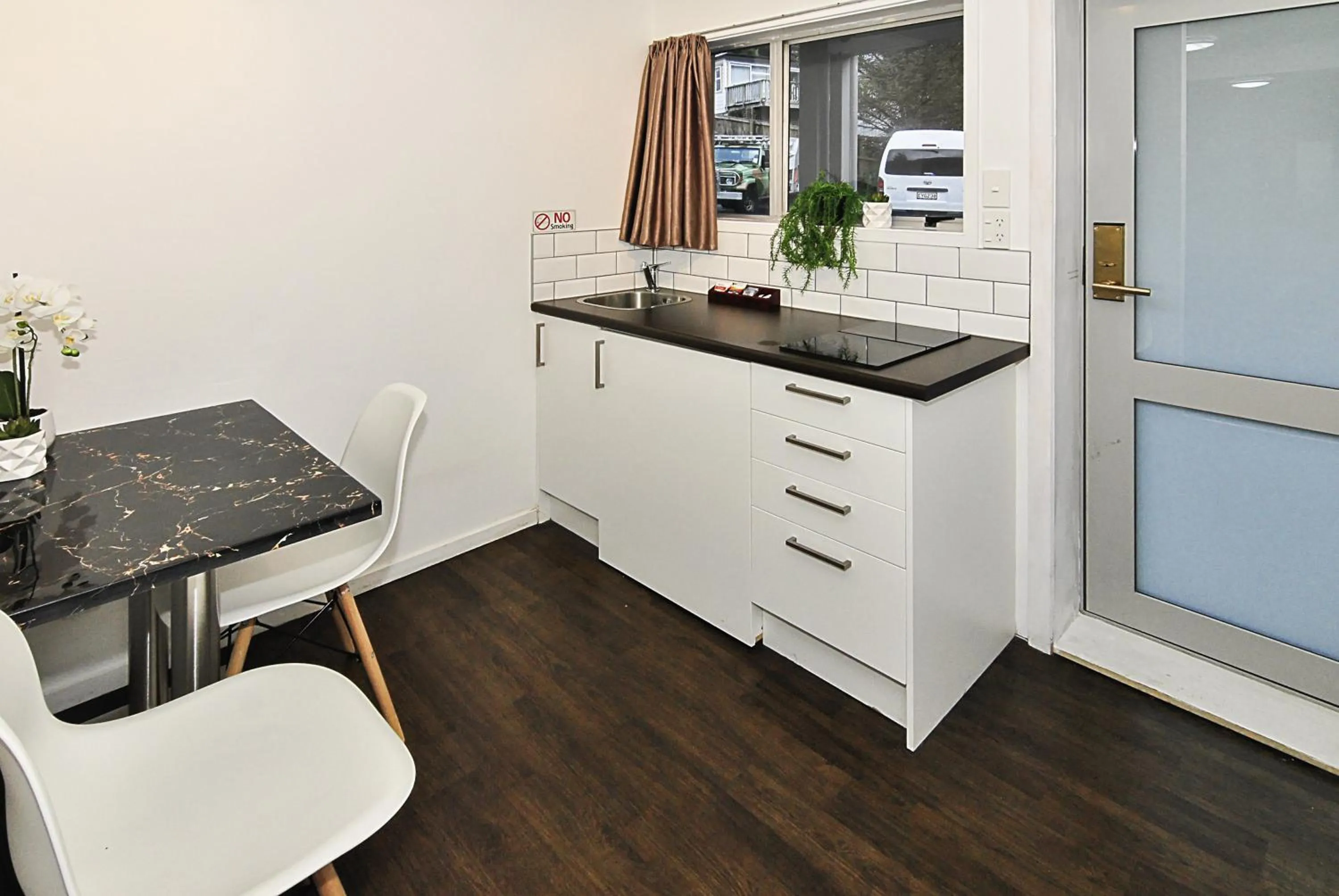 Kitchen or kitchenette in Newlands Court Motel