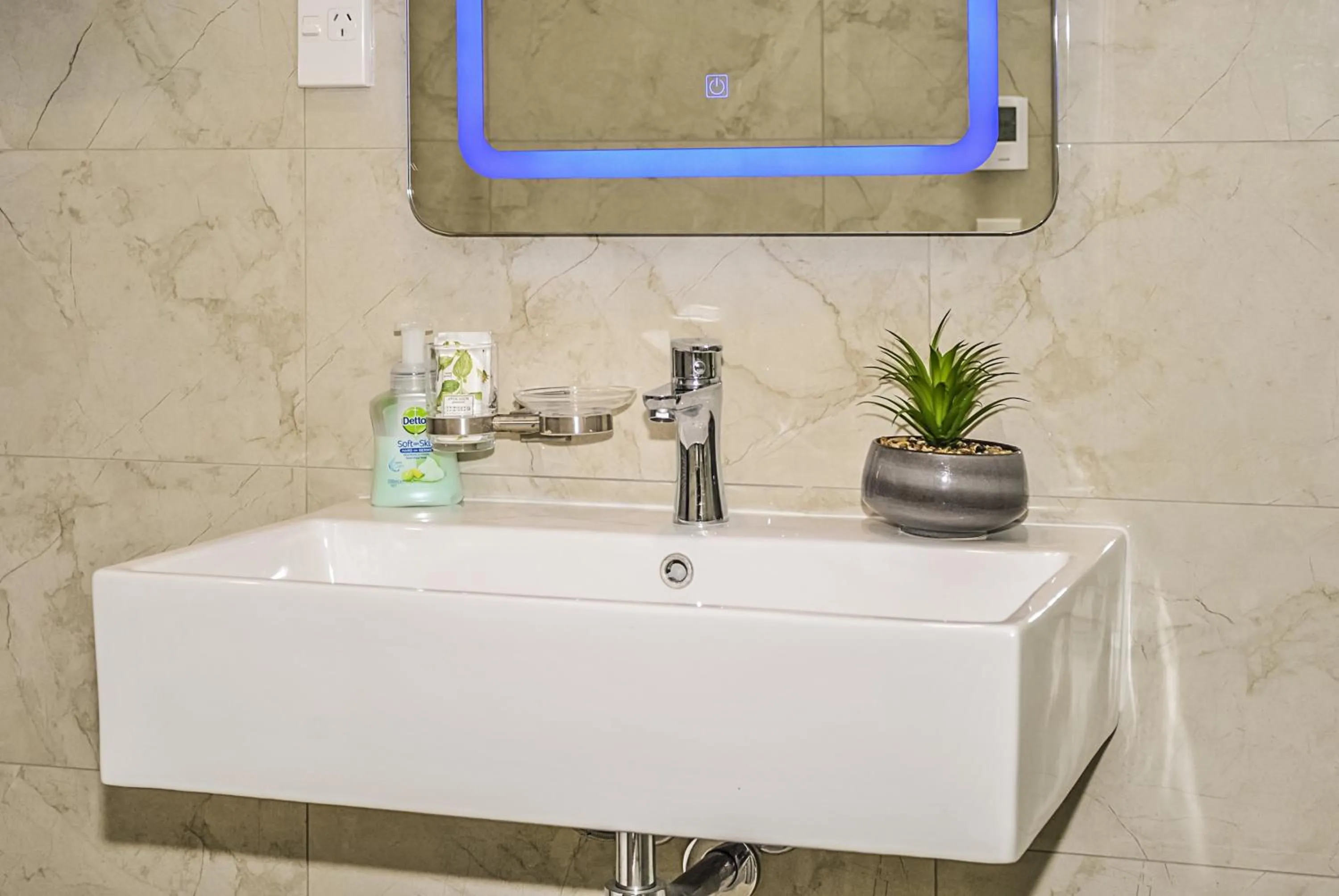 Bathroom in Newlands Court Motel