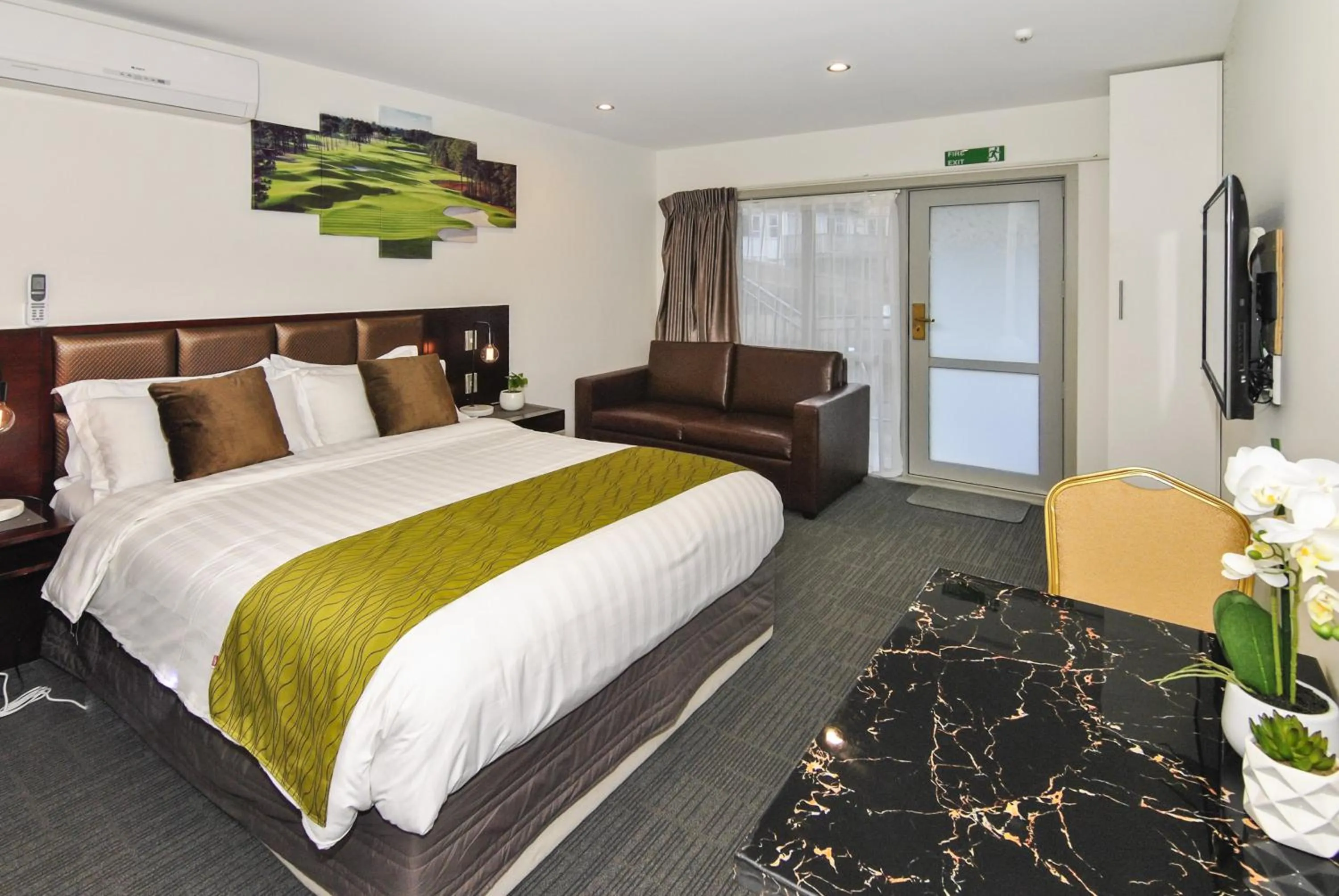 Bed in Newlands Court Motel