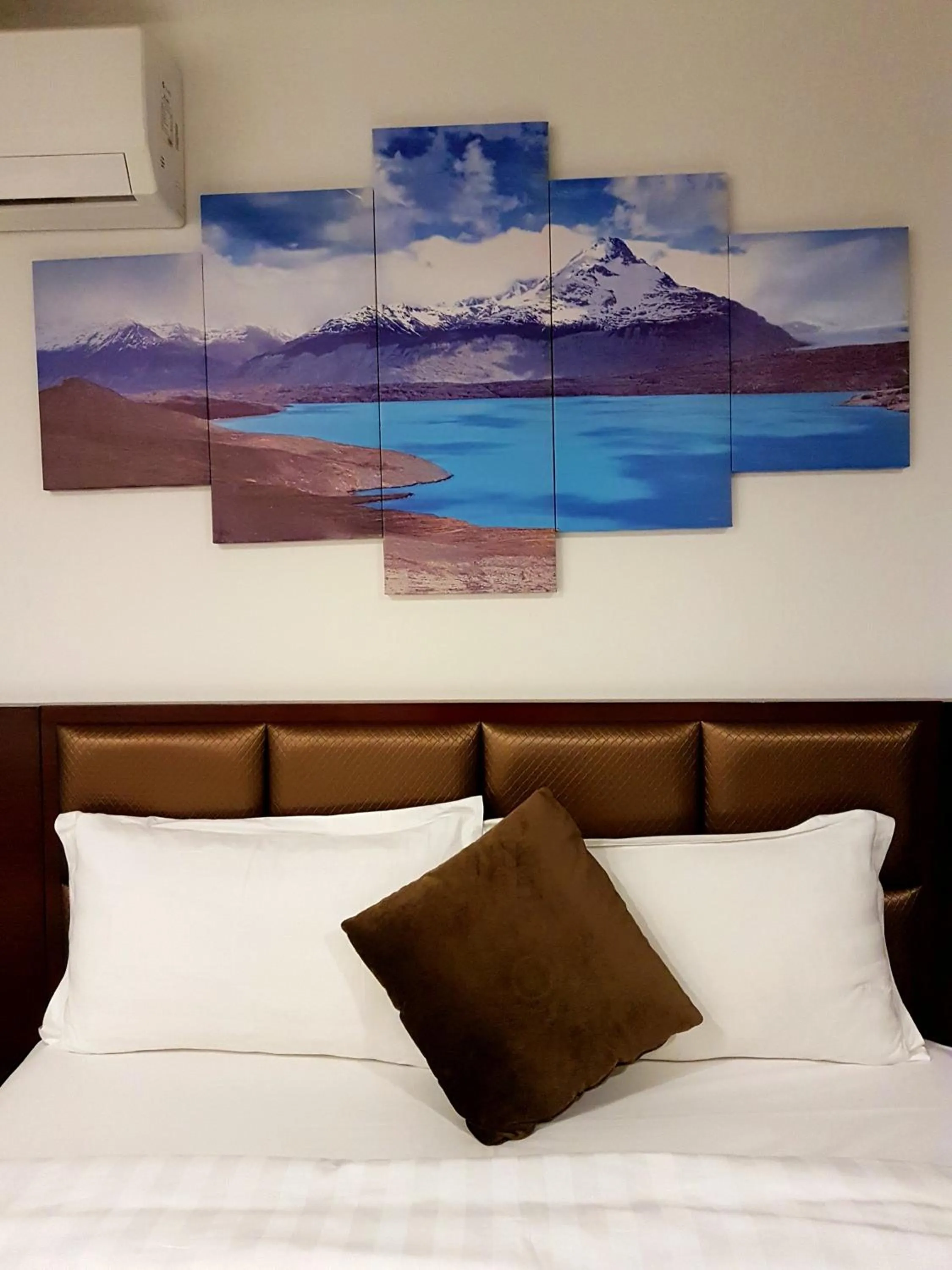 Bed in Newlands Court Motel