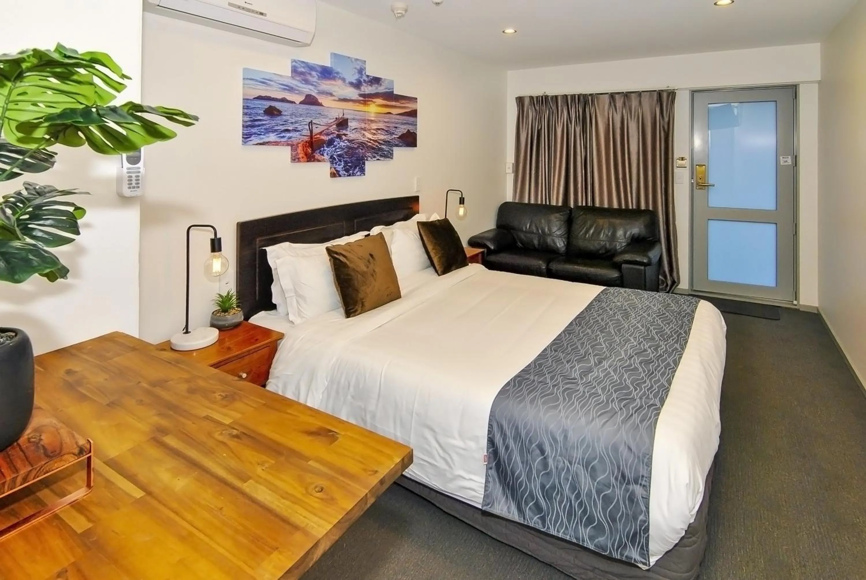 Bed in Newlands Court Motel