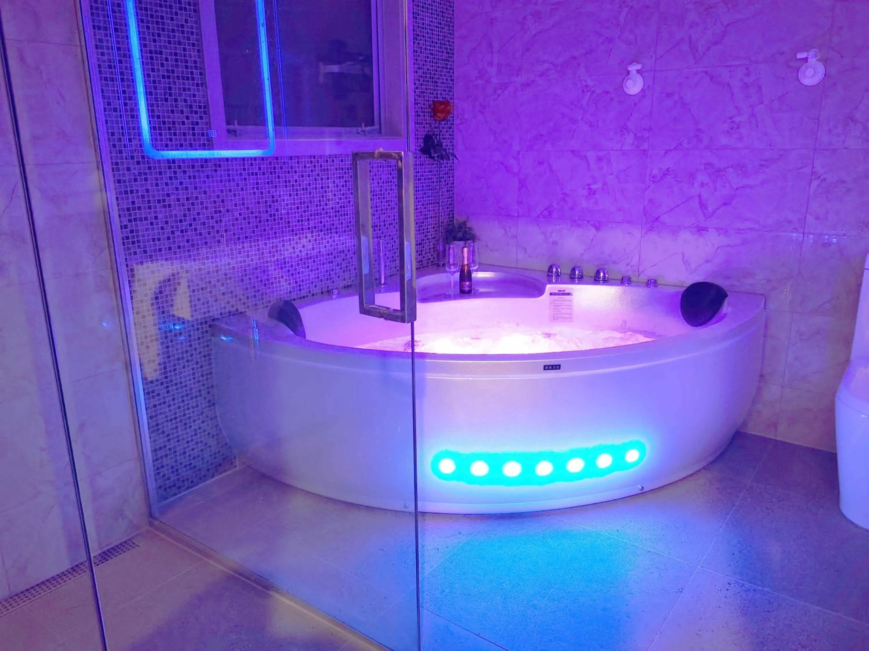 Bath in Newlands Court Motel