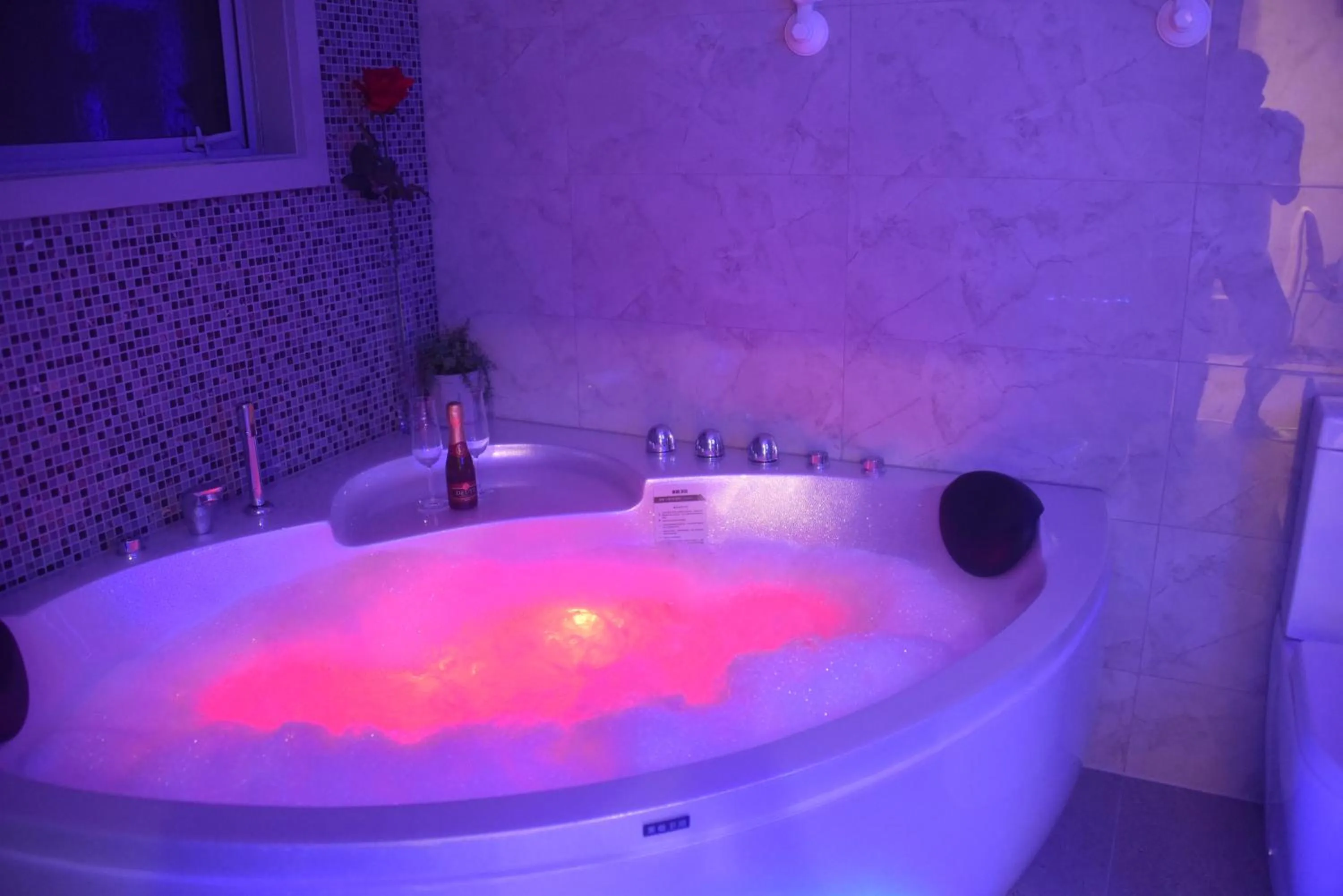 Hot Tub in Newlands Court Motel