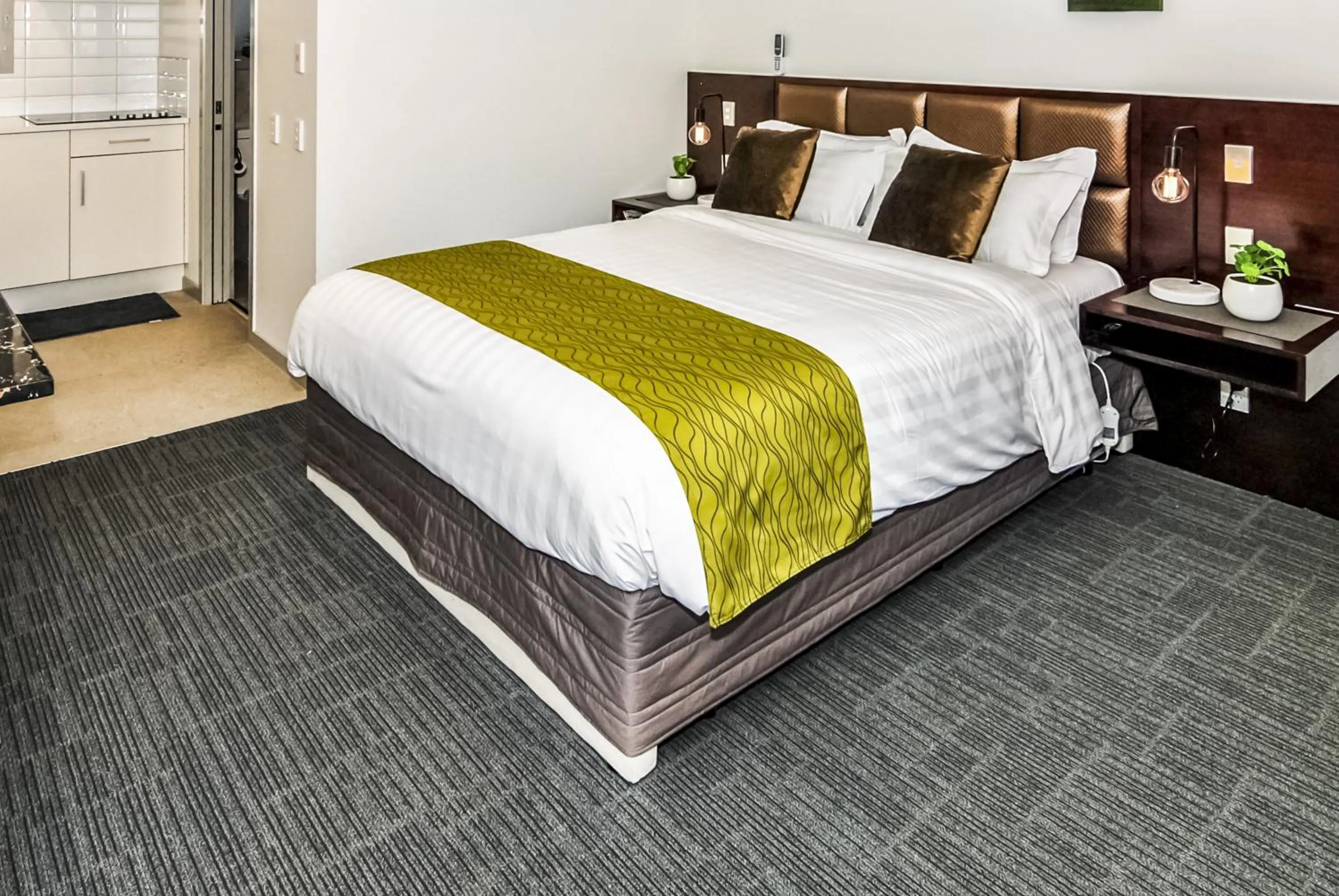 Bedroom, Bed in Newlands Court Motel