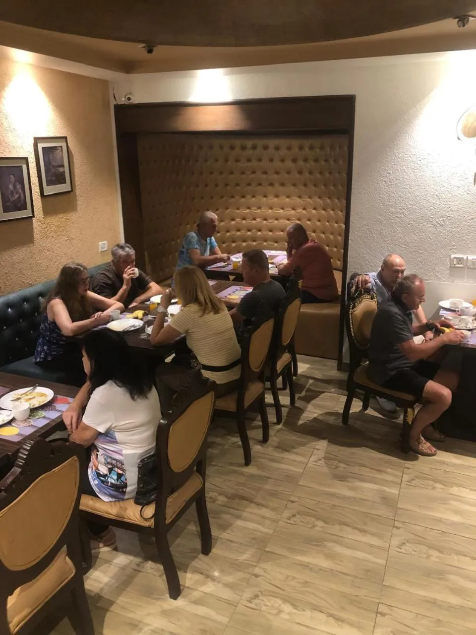 Restaurant/places to eat in HotelMaple Ridge