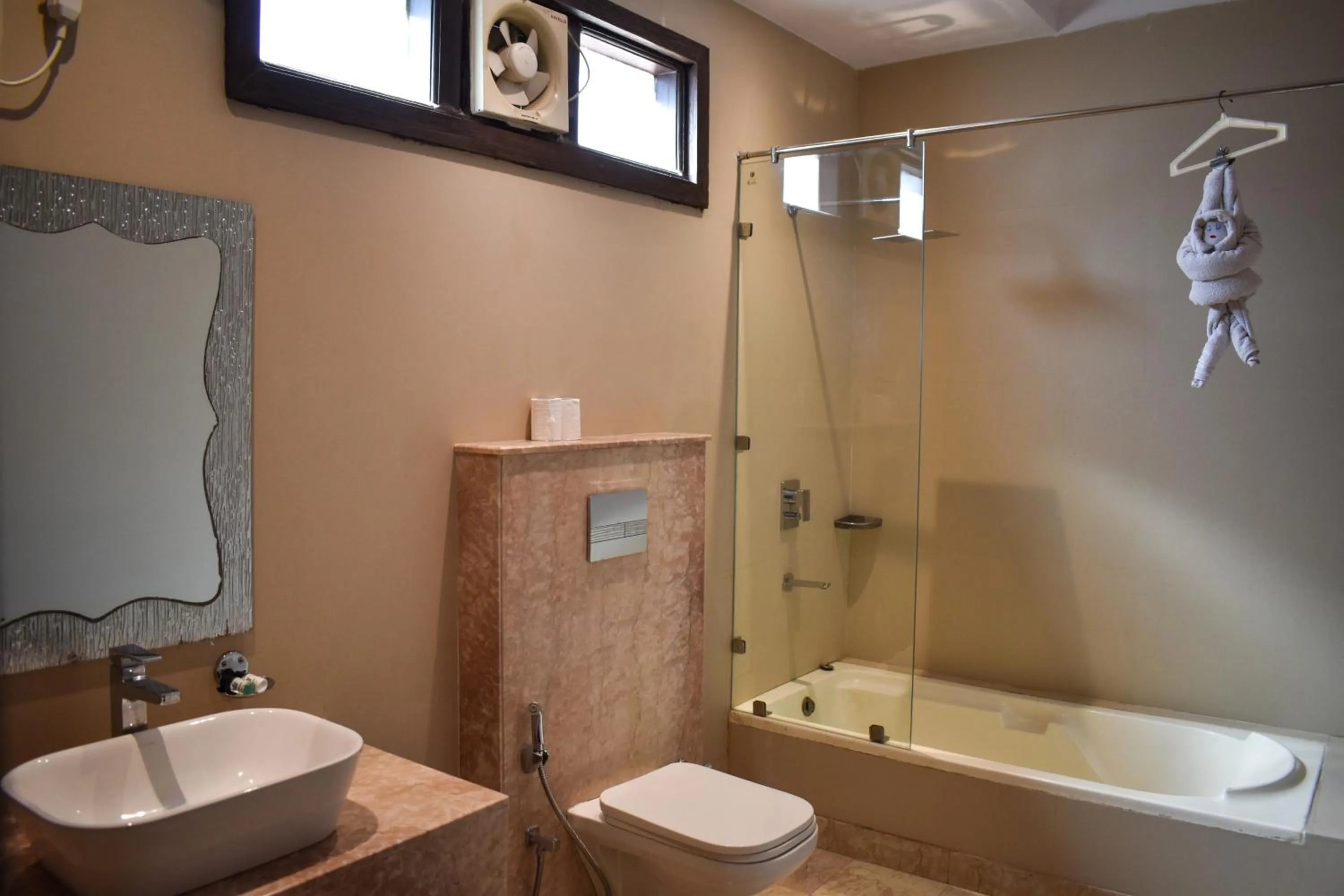 Shower in HotelMaple Ridge