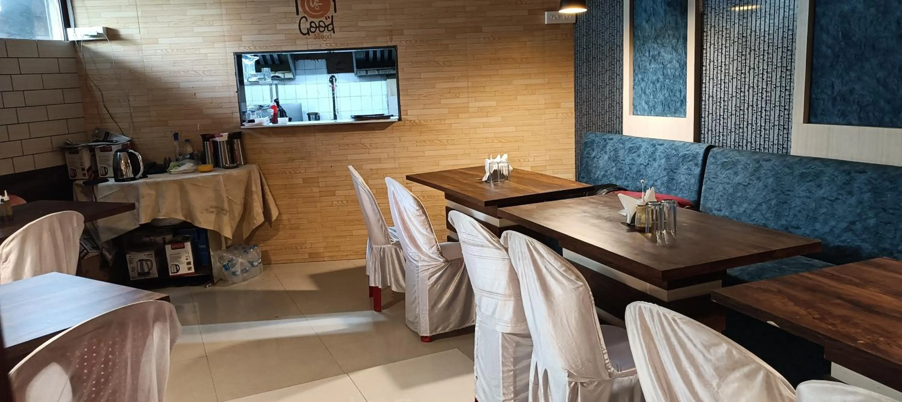 Restaurant/places to eat in Hotel Assembly