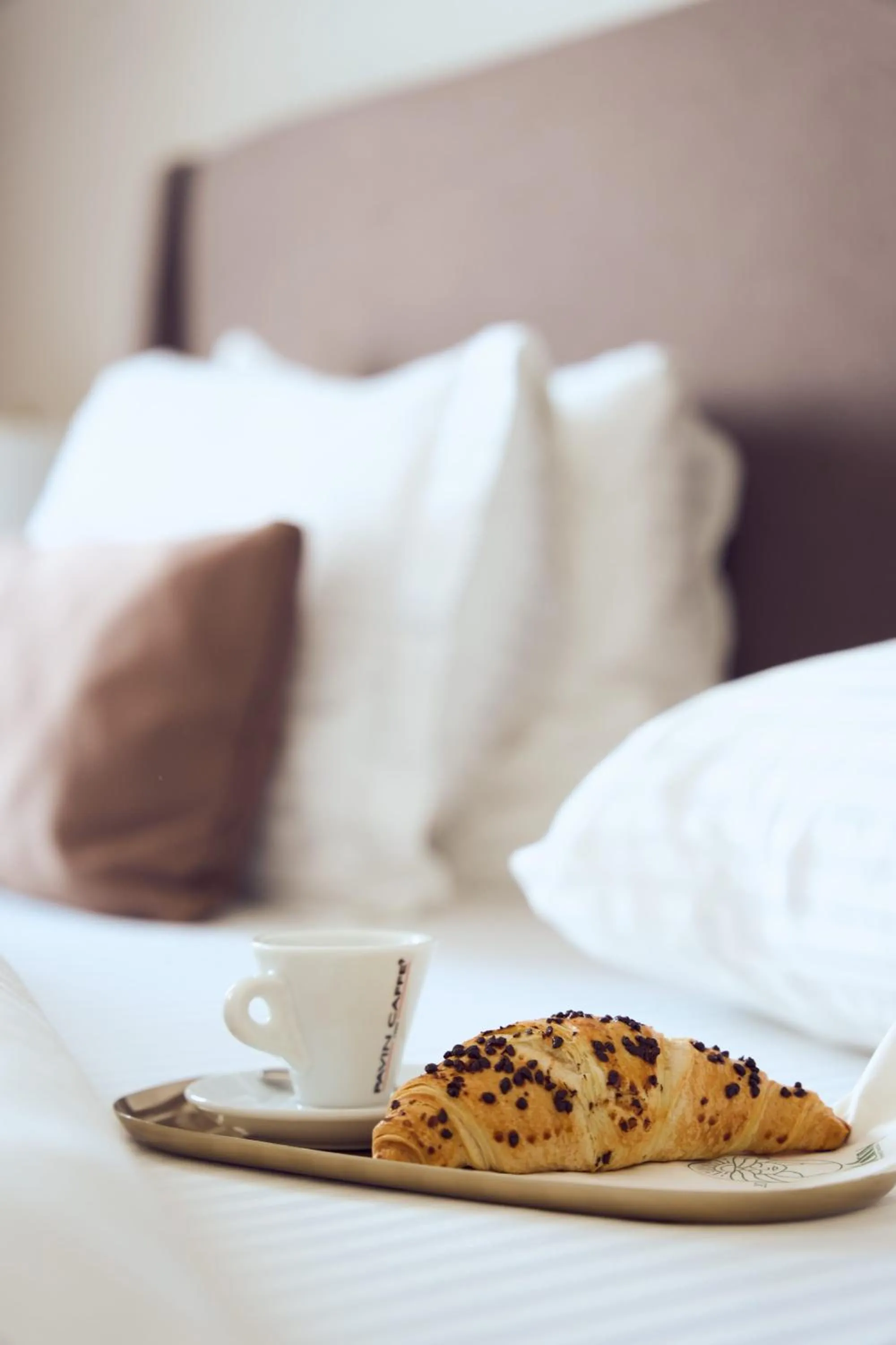 Coffee/tea facilities, Bed in Ruby Hotel Prishtina