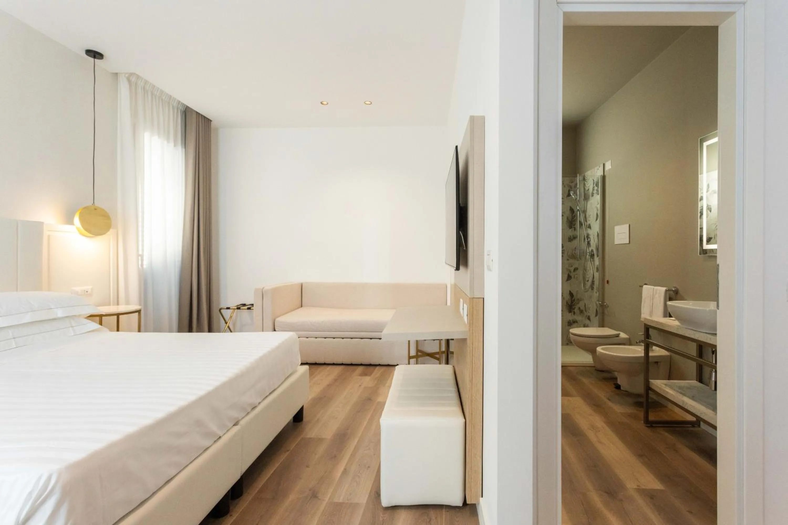 Toilet, Bed in Mondello Glam Hotel & Terrace