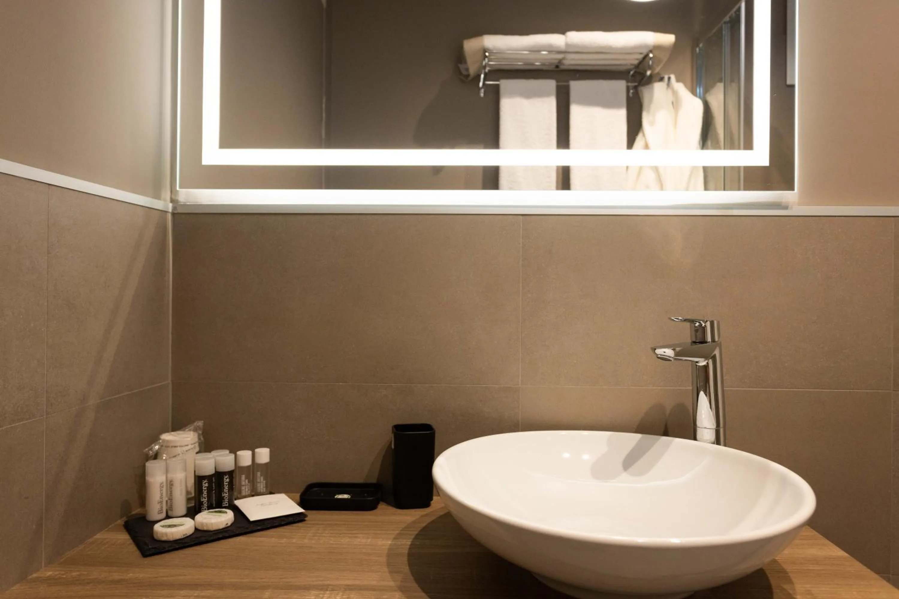 Bathroom in Mondello Glam Hotel & Terrace