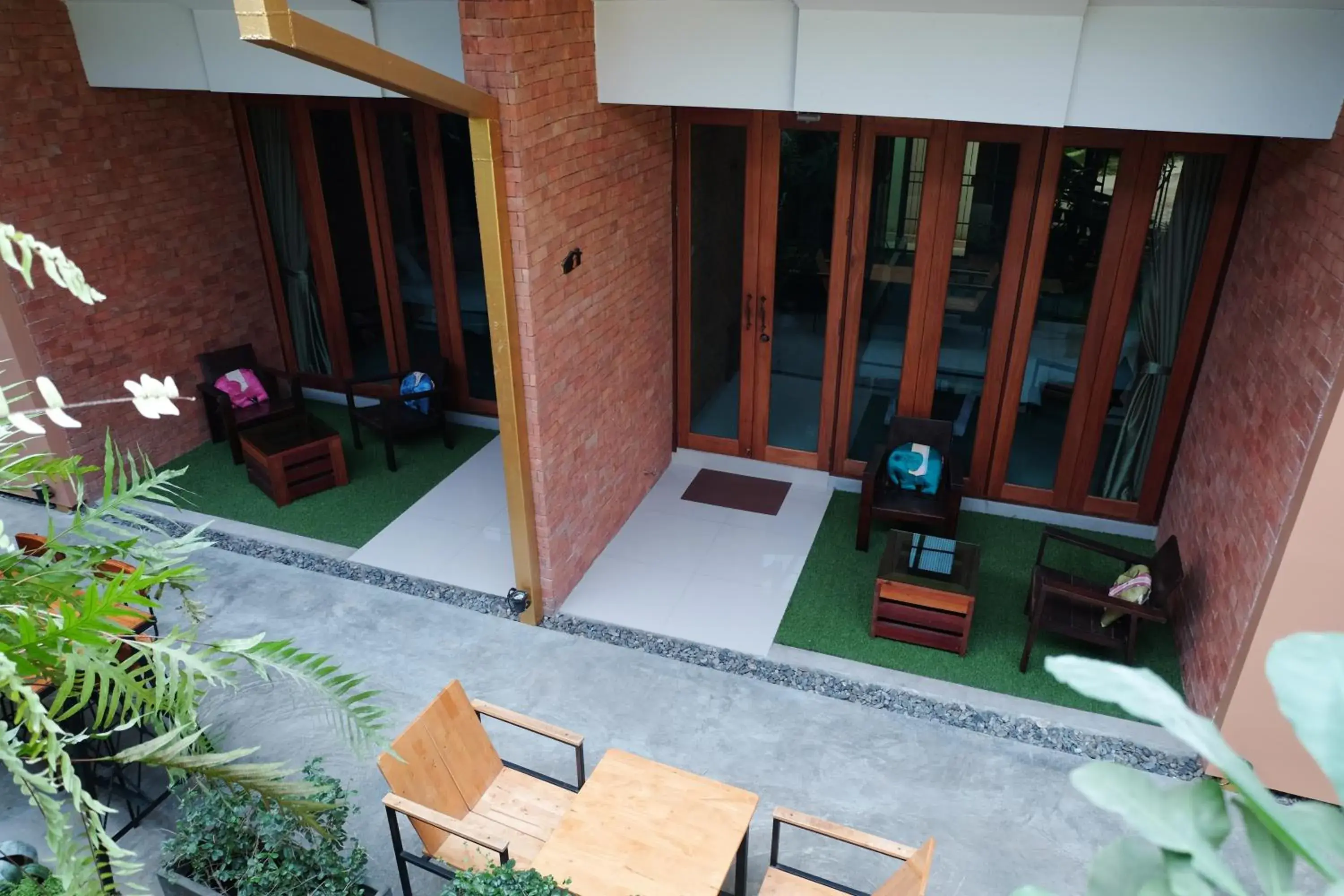 Deluxe Family Room in The White Elephant Home Deluxe Family Room in The White Elephant Home